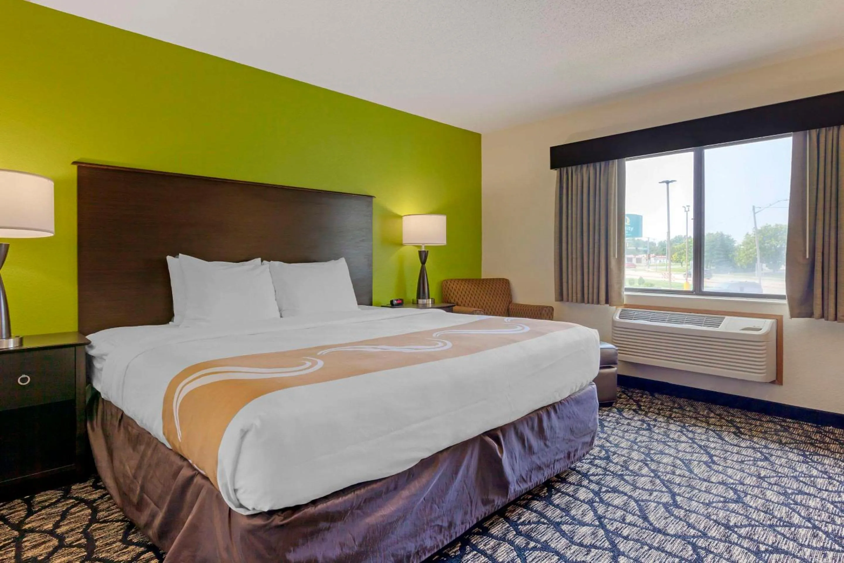 Bedroom, Bed in Quality Inn Oshkosh Aviation Park