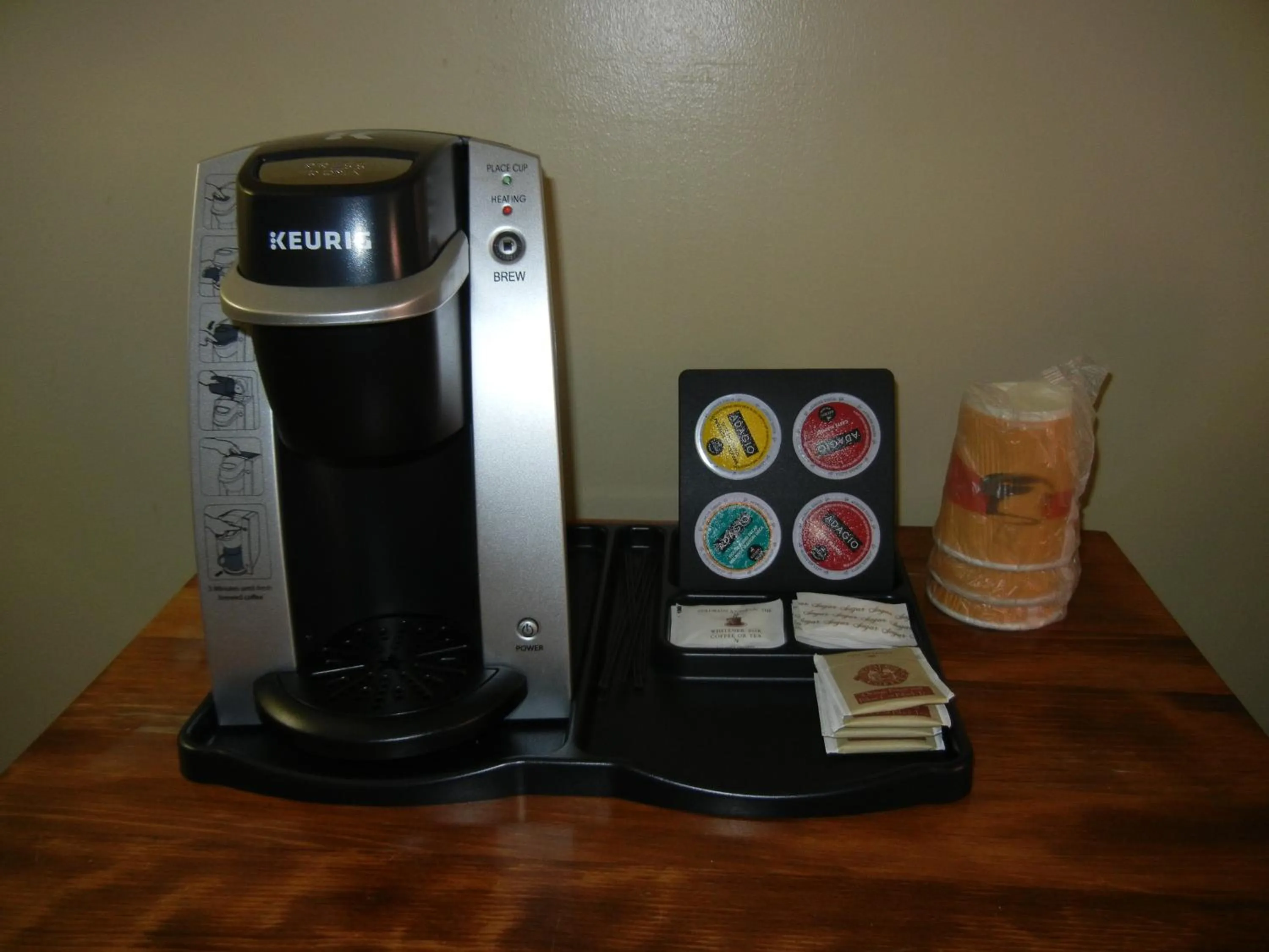 Coffee/tea facilities in SlumberLodge Hotel
