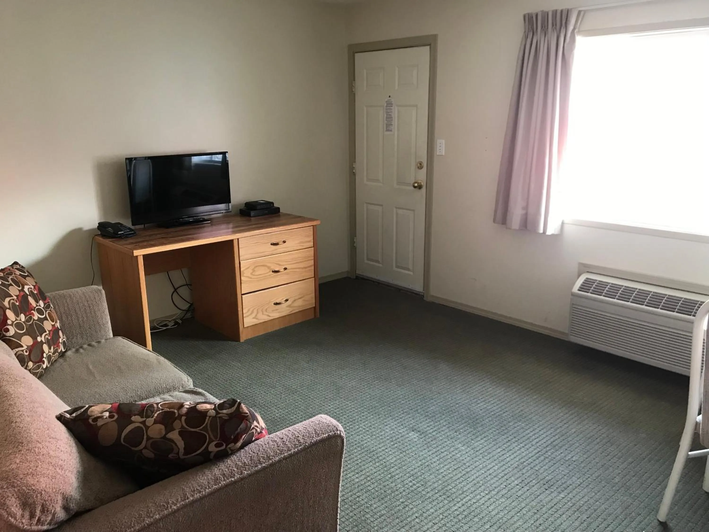 Living room in SlumberLodge Hotel