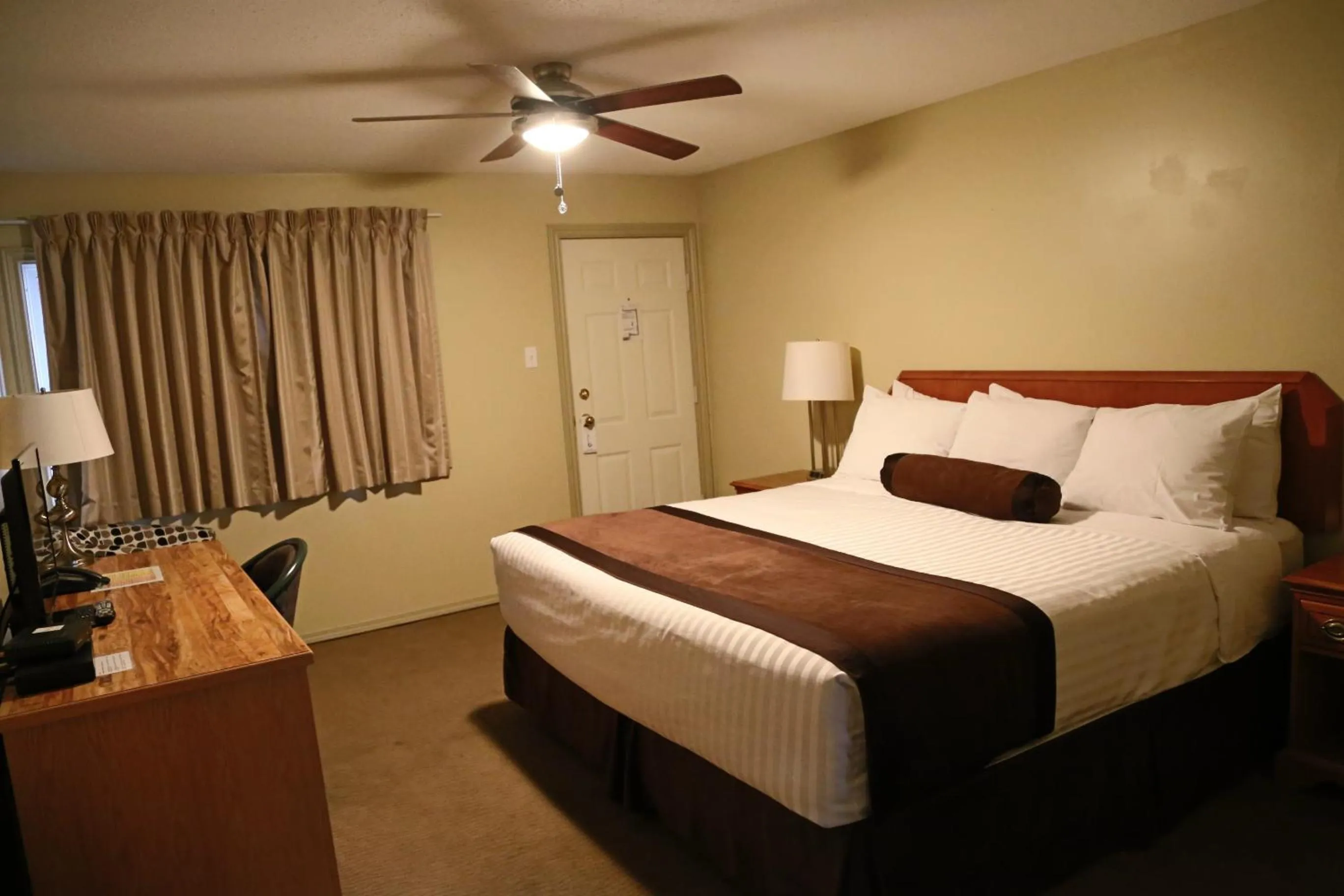 Bed in SlumberLodge Hotel