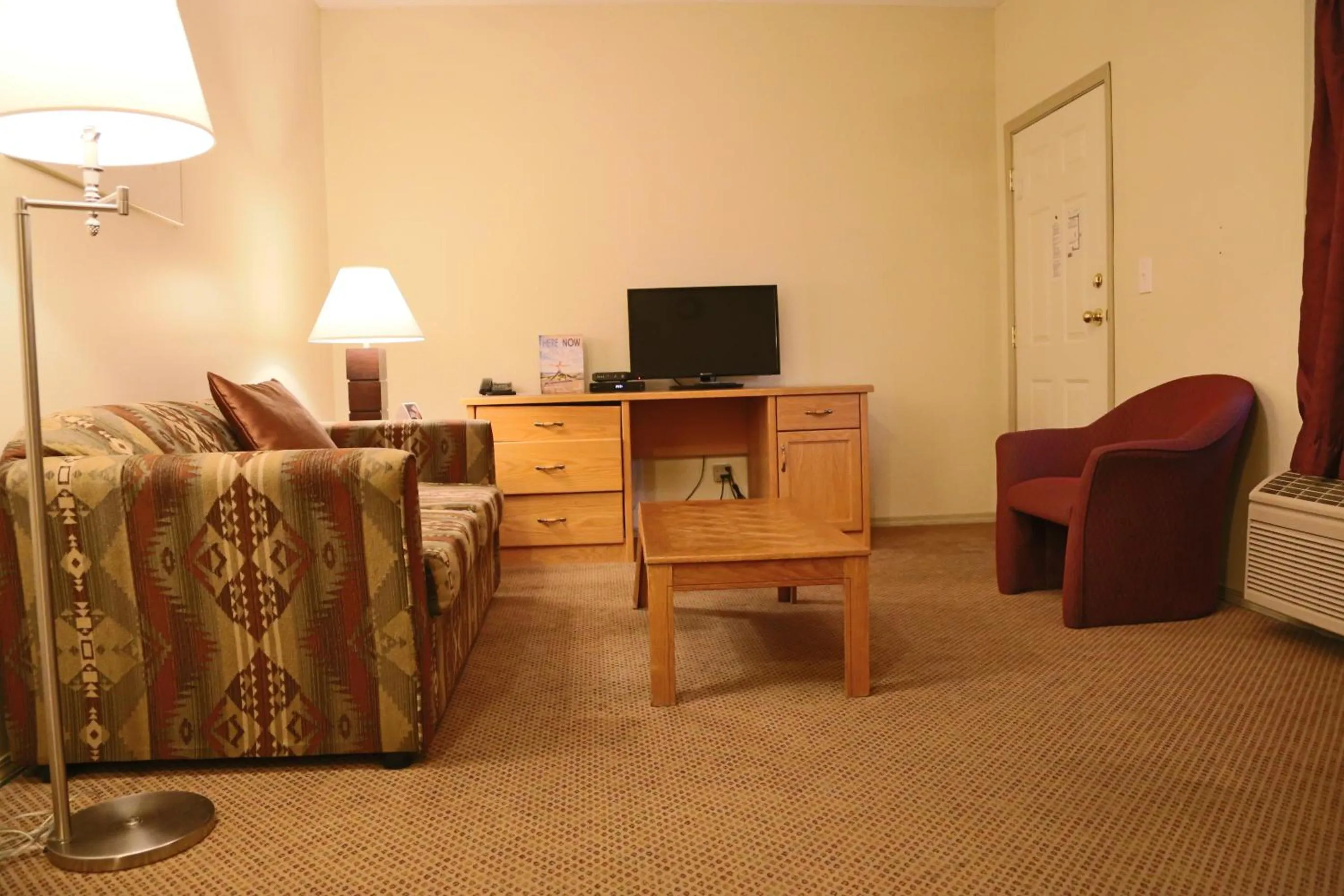 TV and multimedia in SlumberLodge Hotel