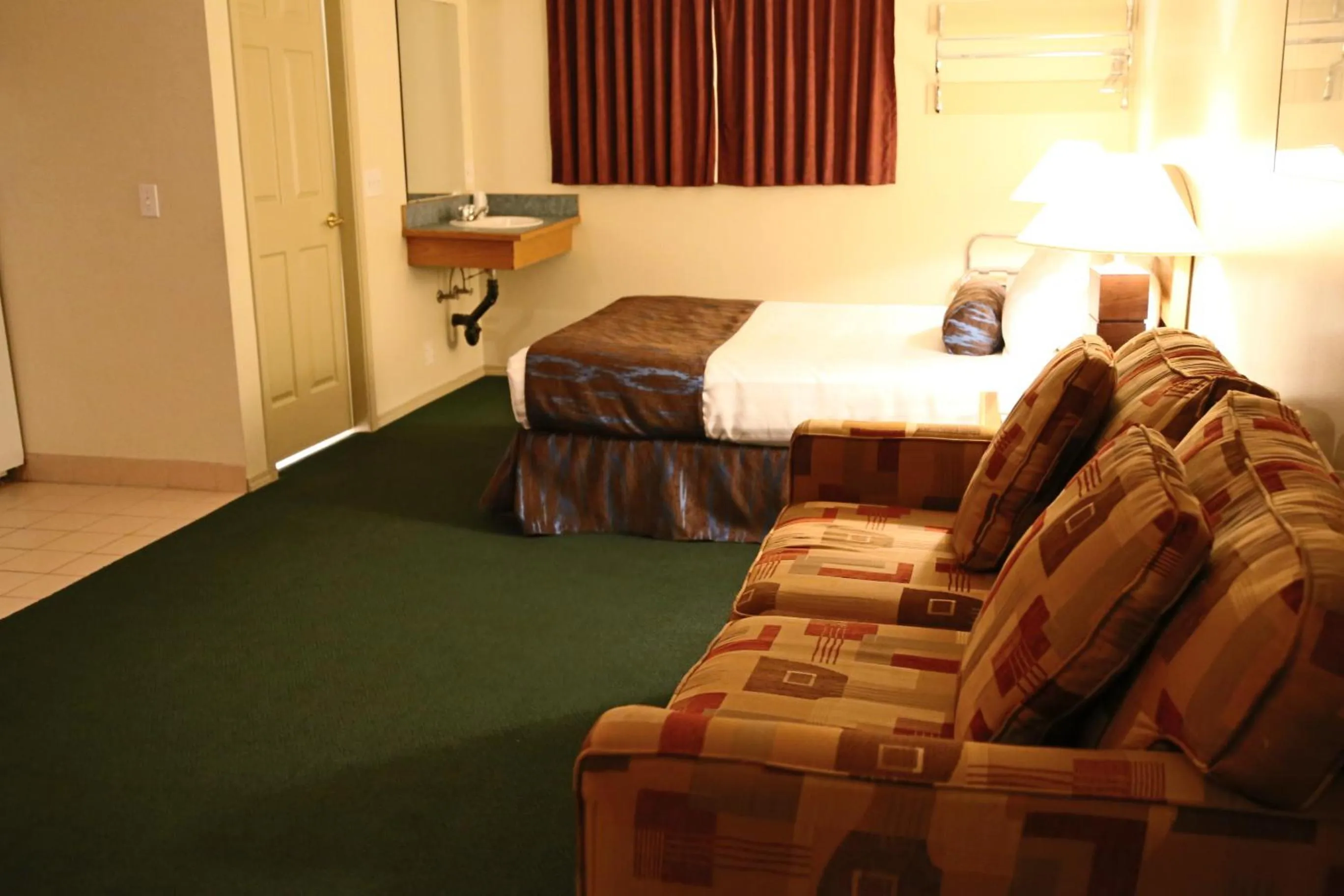 Bed in SlumberLodge Hotel