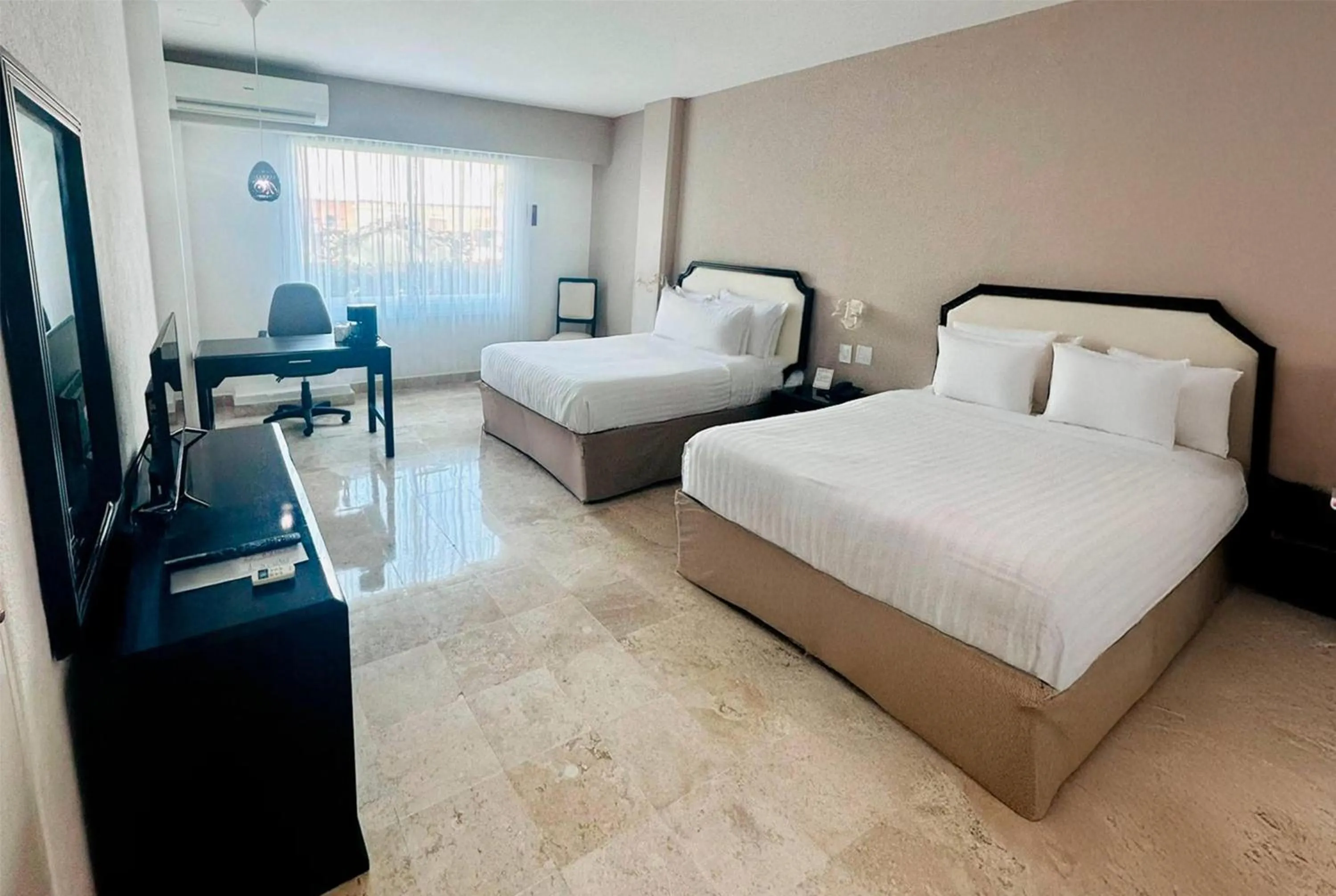 Photo of the whole room, Bed in Days Inn by Wyndham Tuxtepec