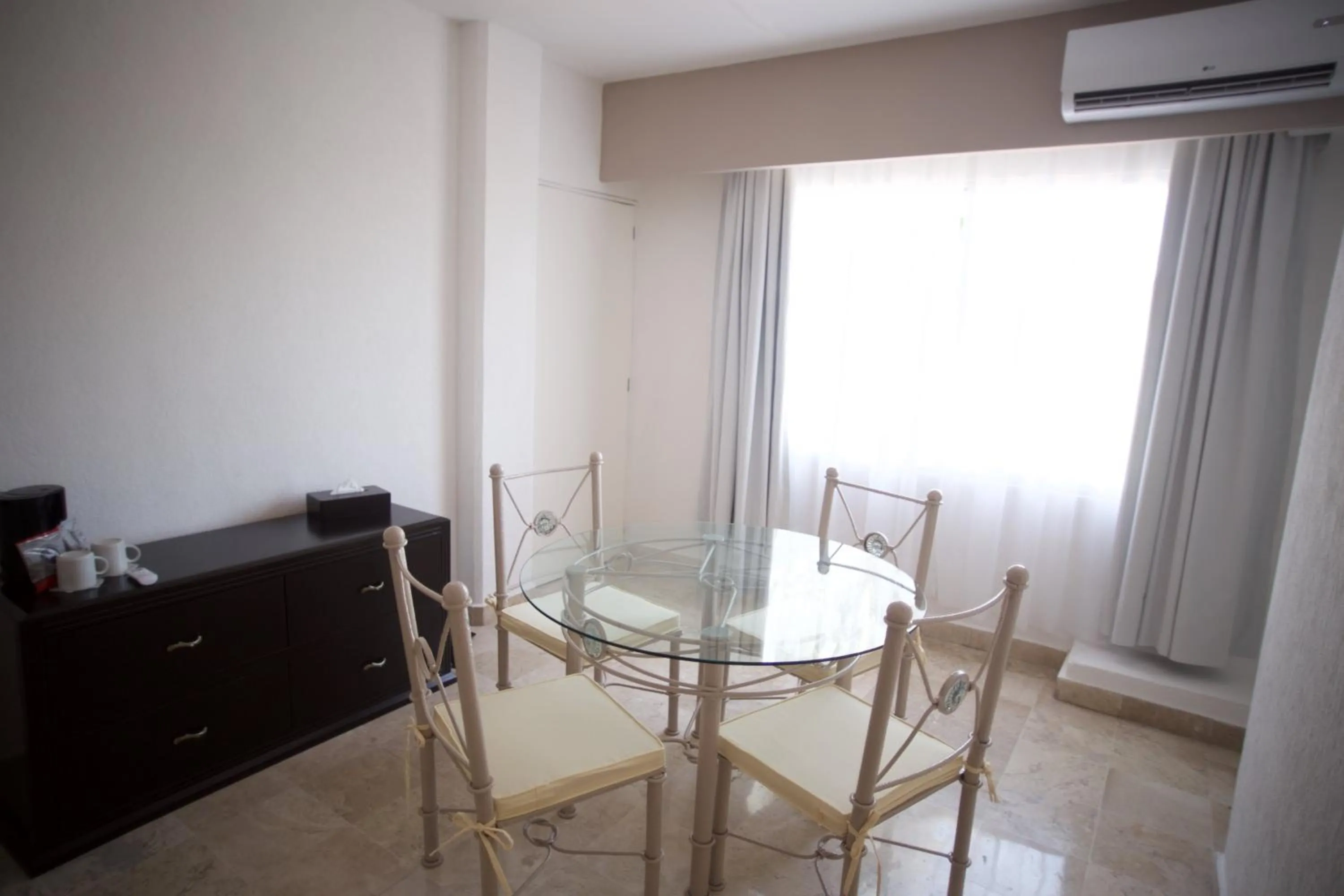 Dining area in Days Inn by Wyndham Tuxtepec