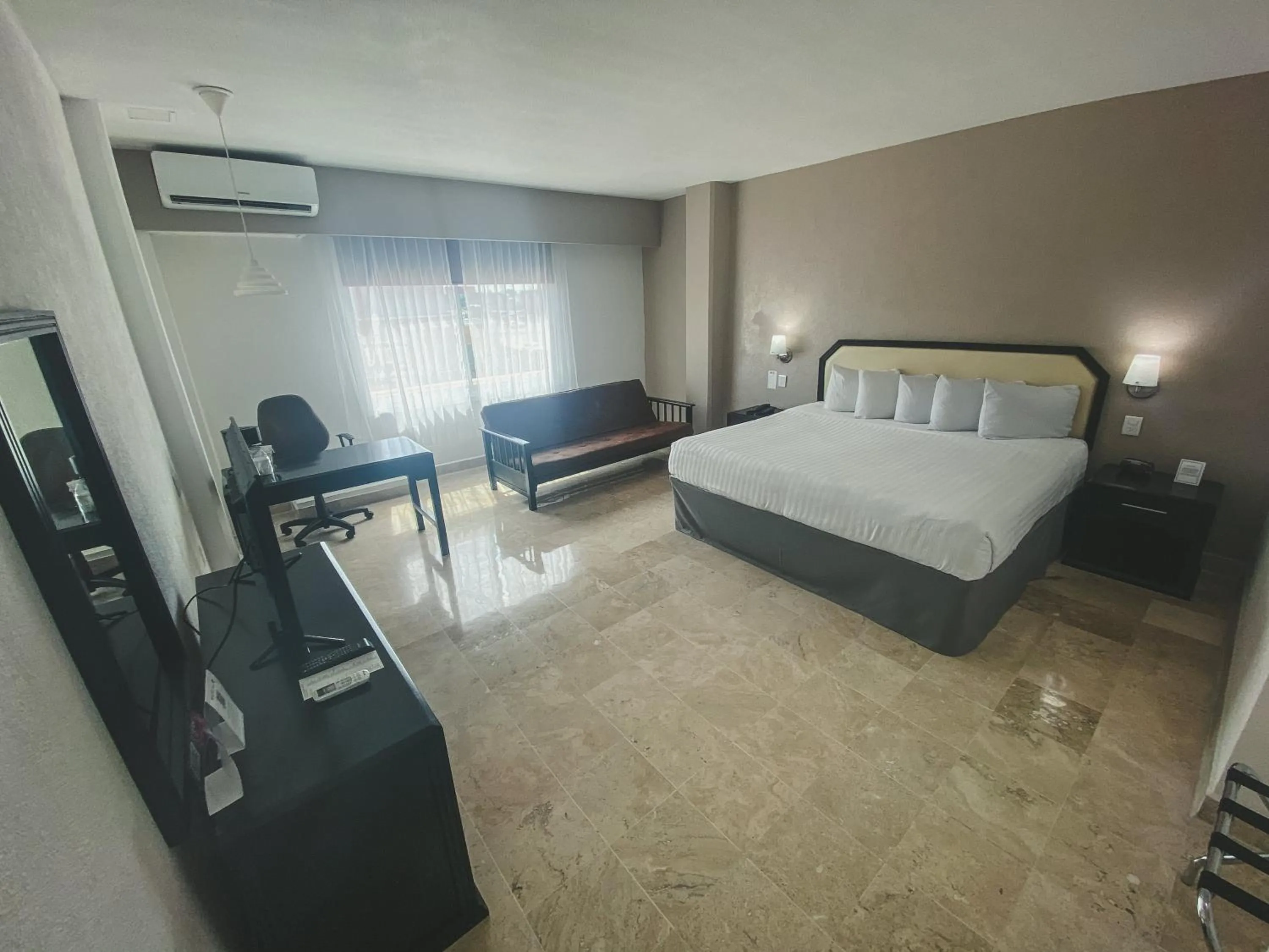 Photo of the whole room, Bed in Days Inn by Wyndham Tuxtepec