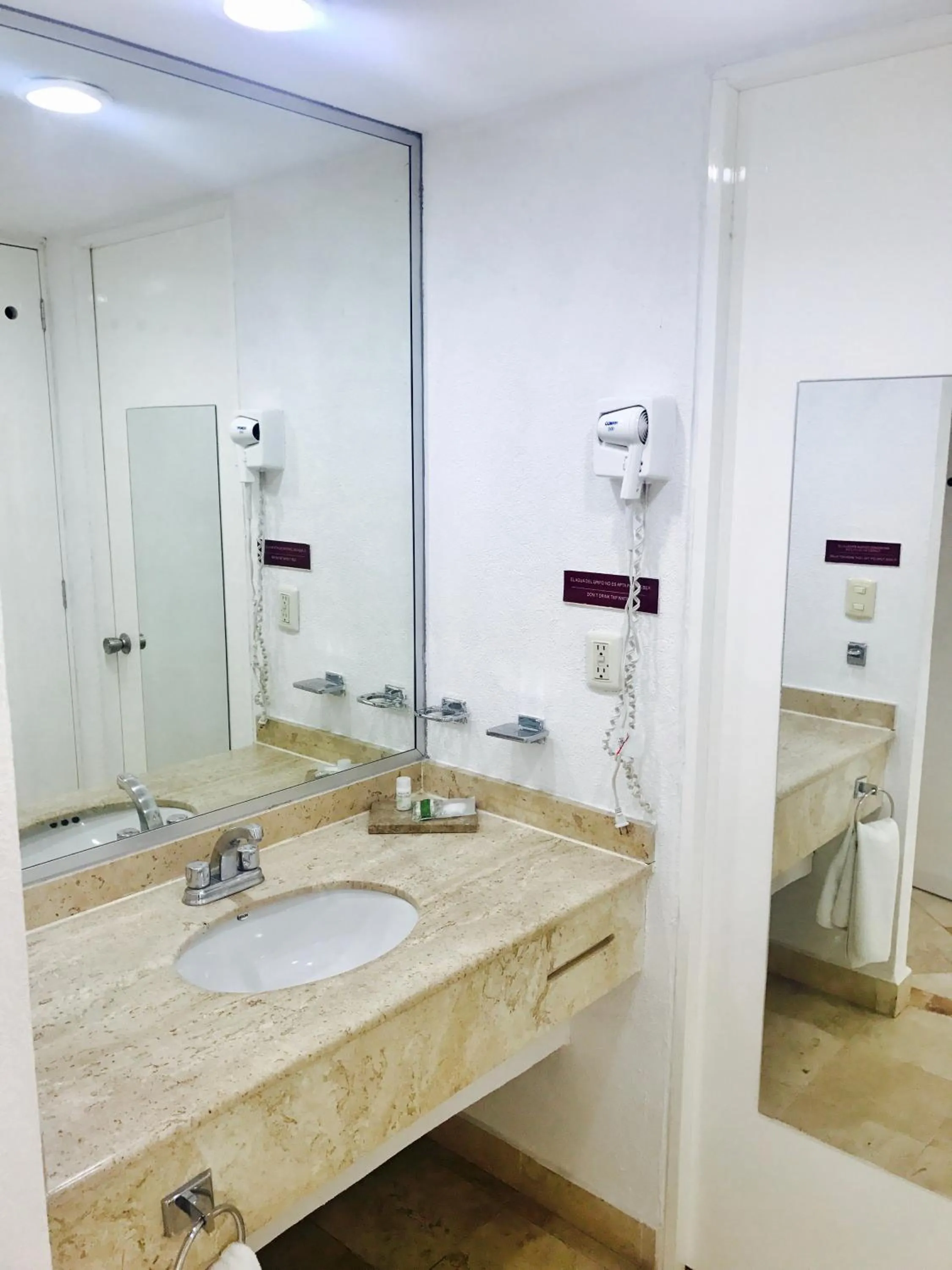Bathroom in Days Inn by Wyndham Tuxtepec