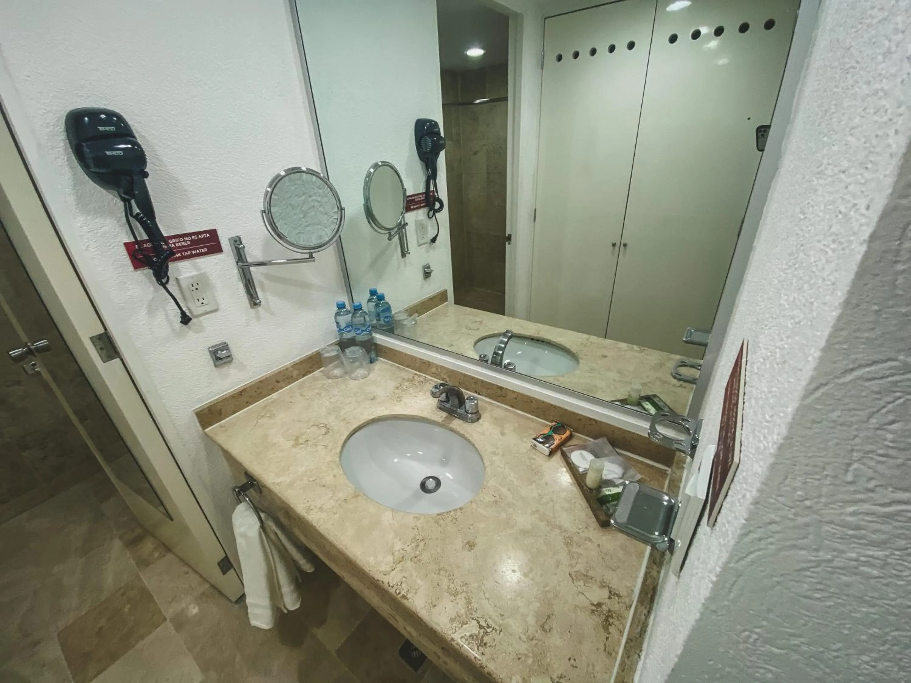 Bathroom in Days Inn by Wyndham Tuxtepec
