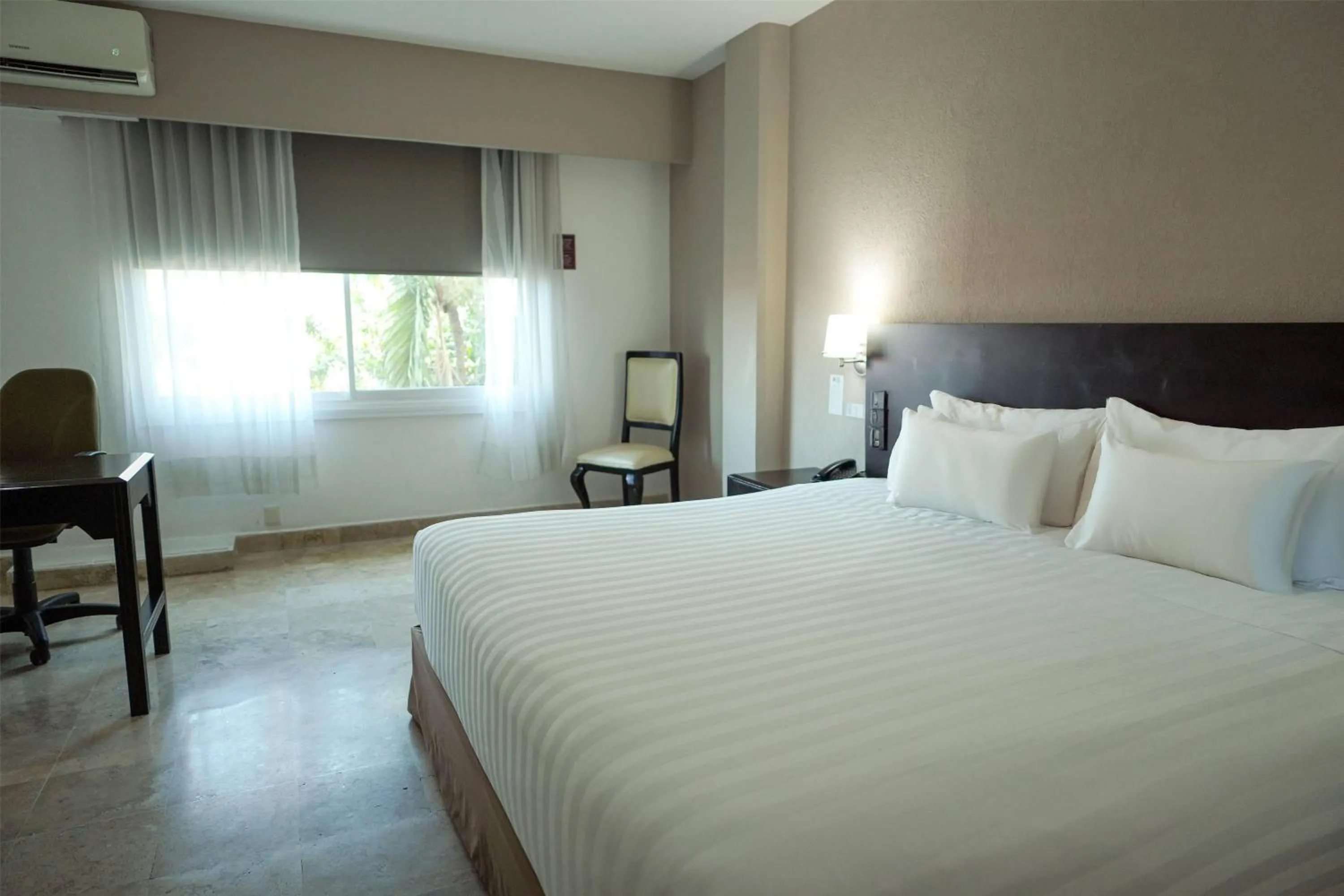 Photo of the whole room, Bed in Days Inn by Wyndham Tuxtepec
