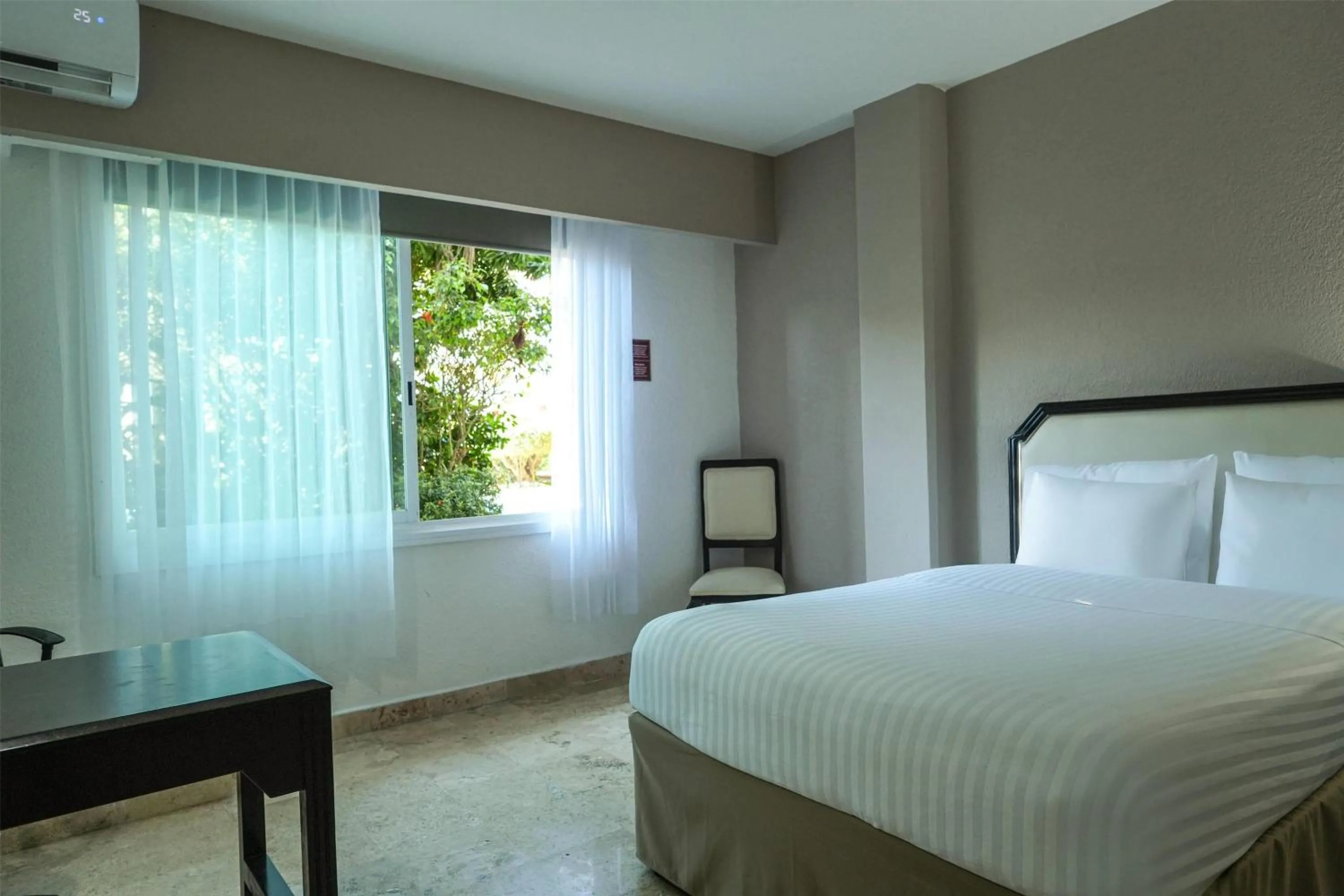 Photo of the whole room, Bed in Days Inn by Wyndham Tuxtepec