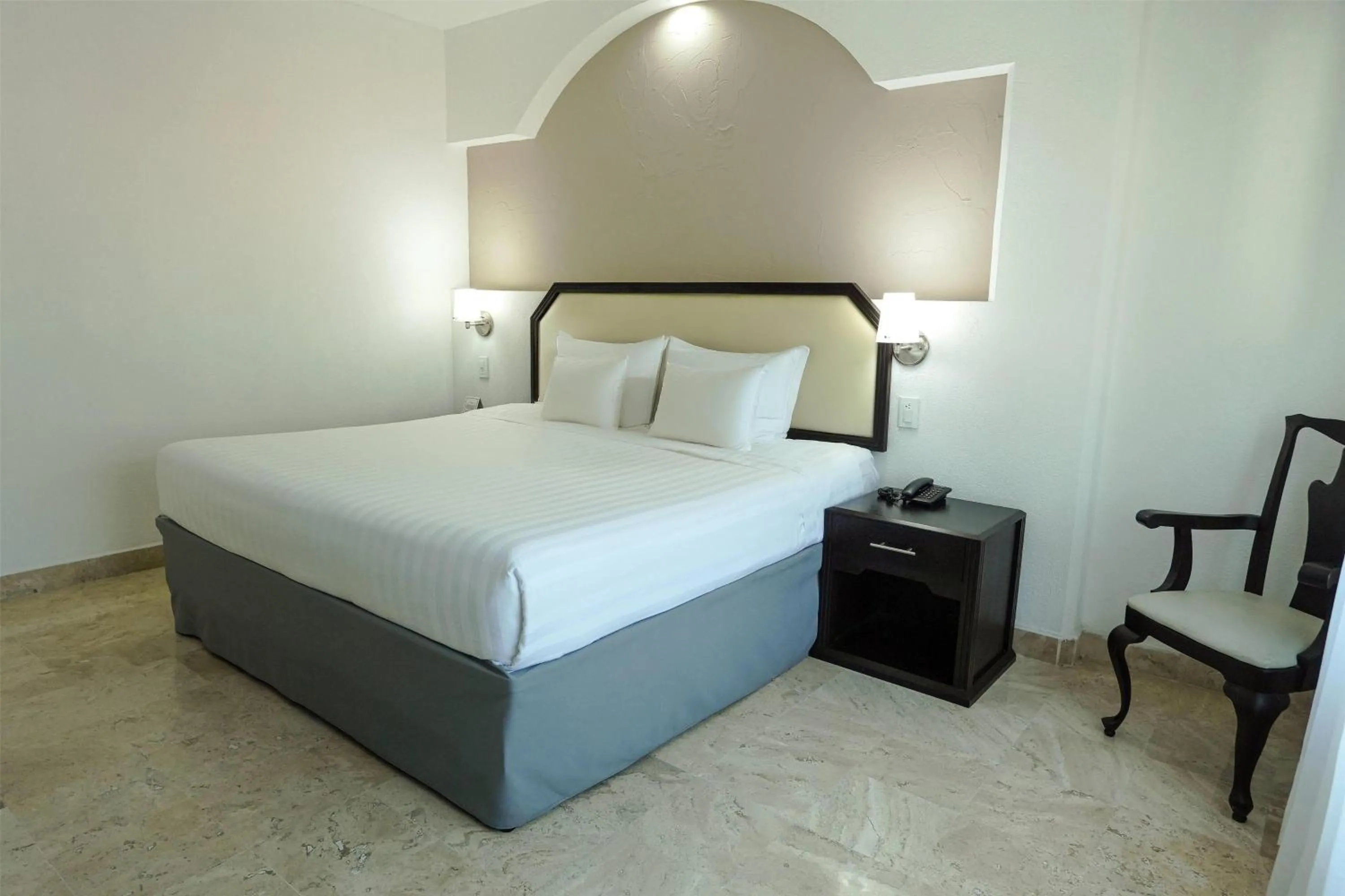 Photo of the whole room, Bed in Days Inn by Wyndham Tuxtepec