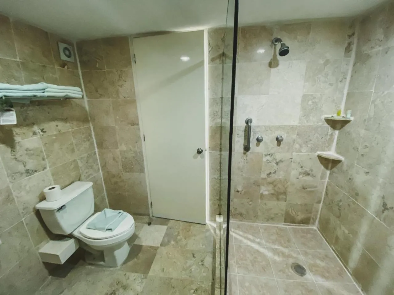 Bathroom in Days Inn by Wyndham Tuxtepec