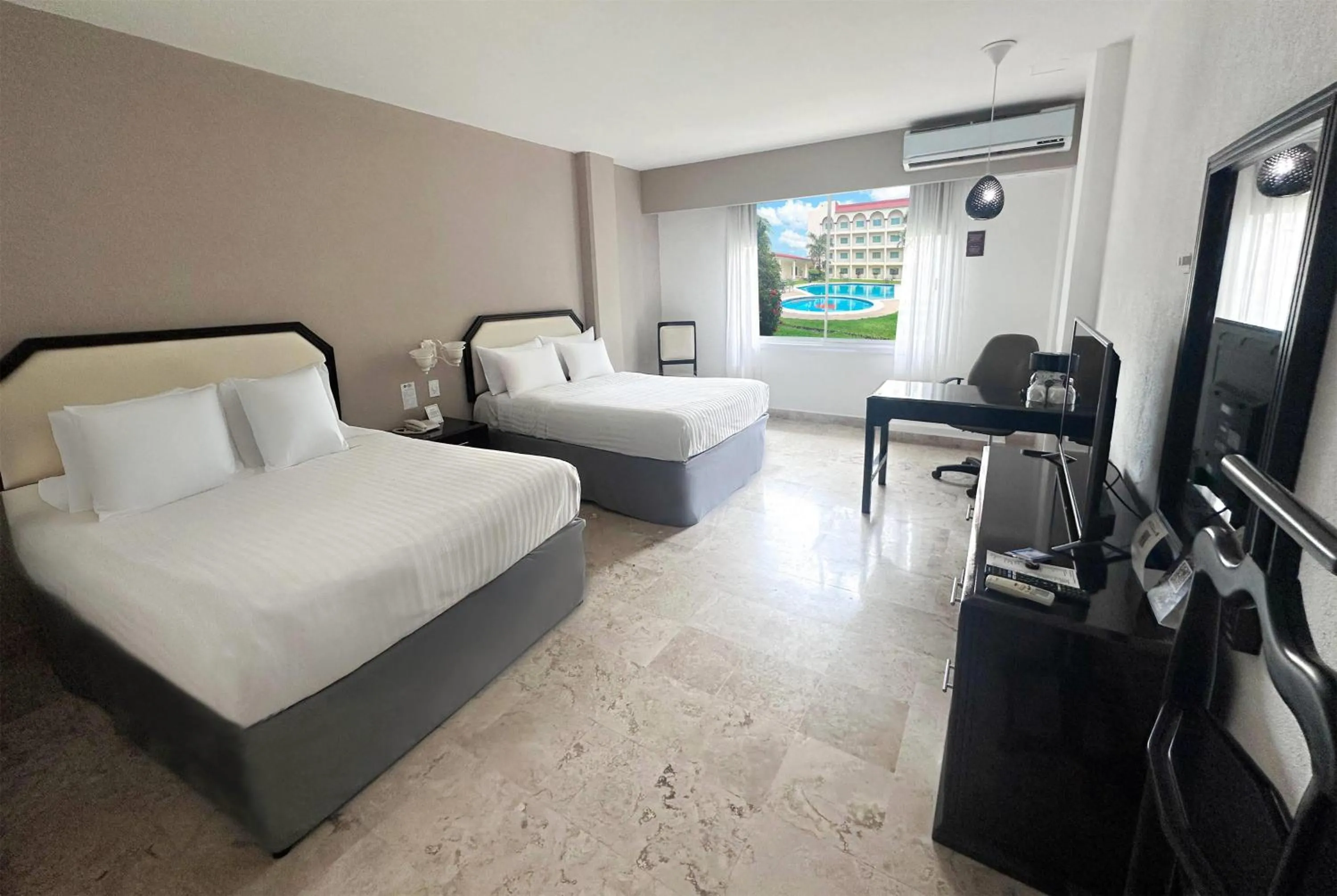 Photo of the whole room, Bed in Days Inn by Wyndham Tuxtepec