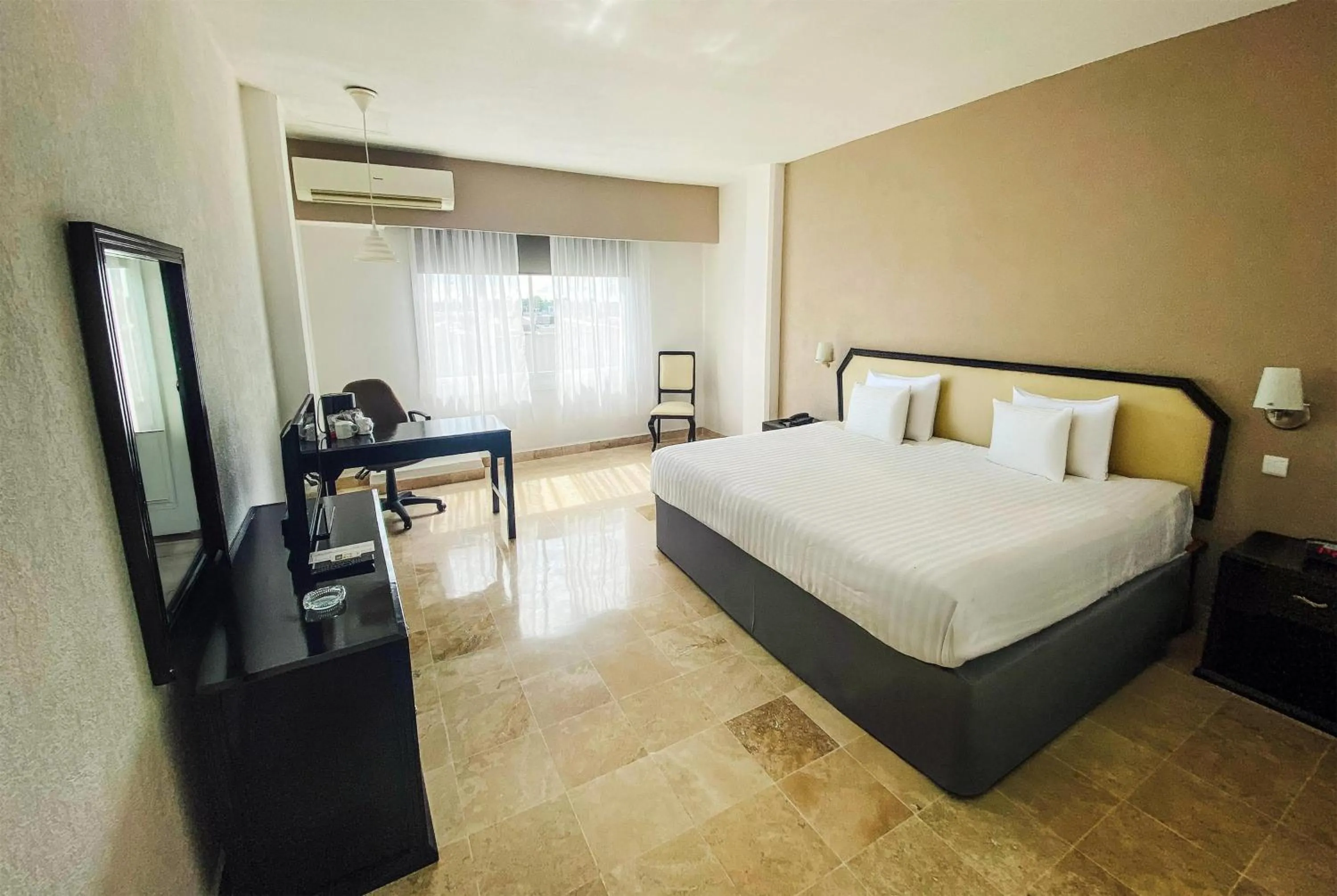 Photo of the whole room, Bed in Days Inn by Wyndham Tuxtepec