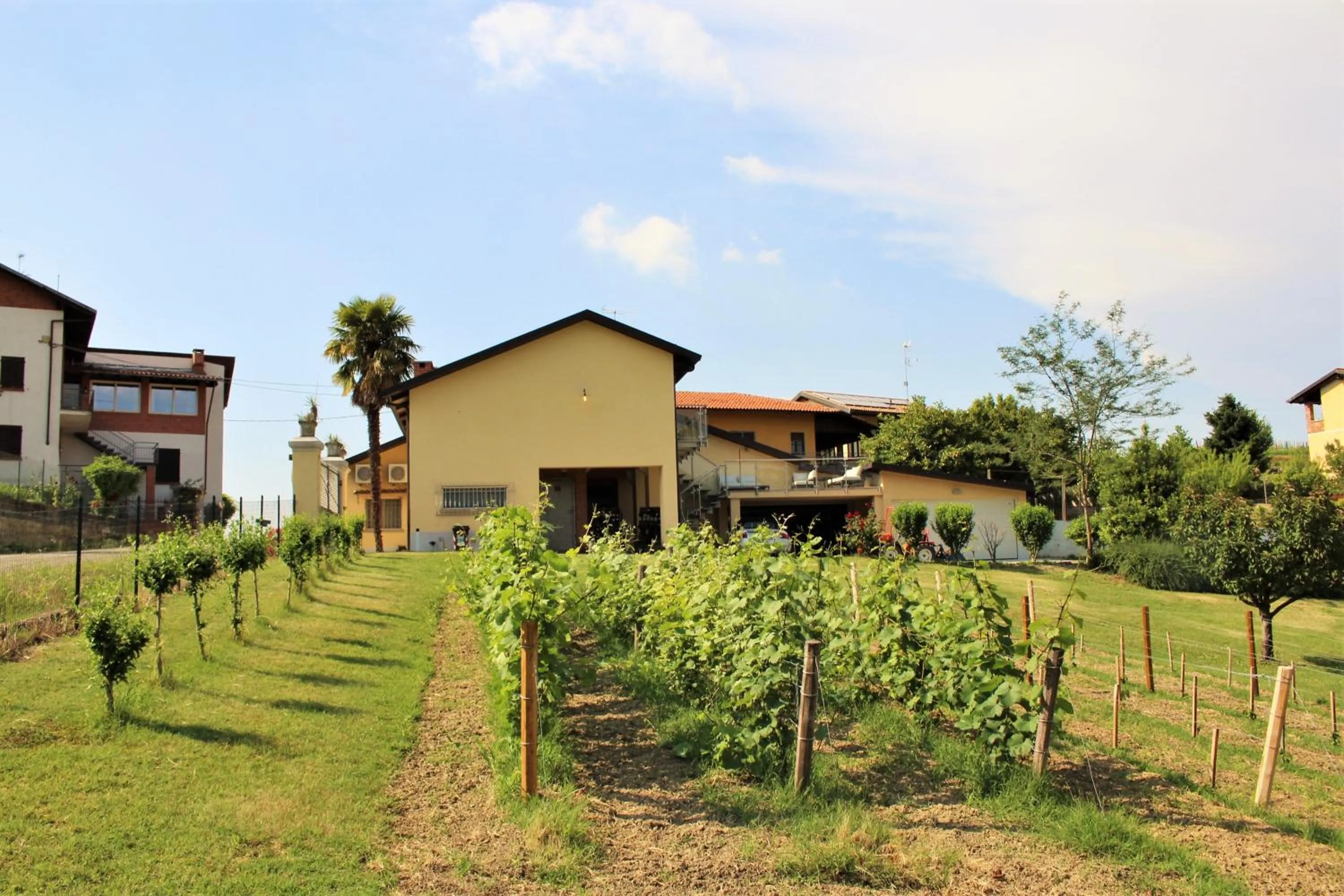 Property building in Maison Petit Perlage B&B and Champagne