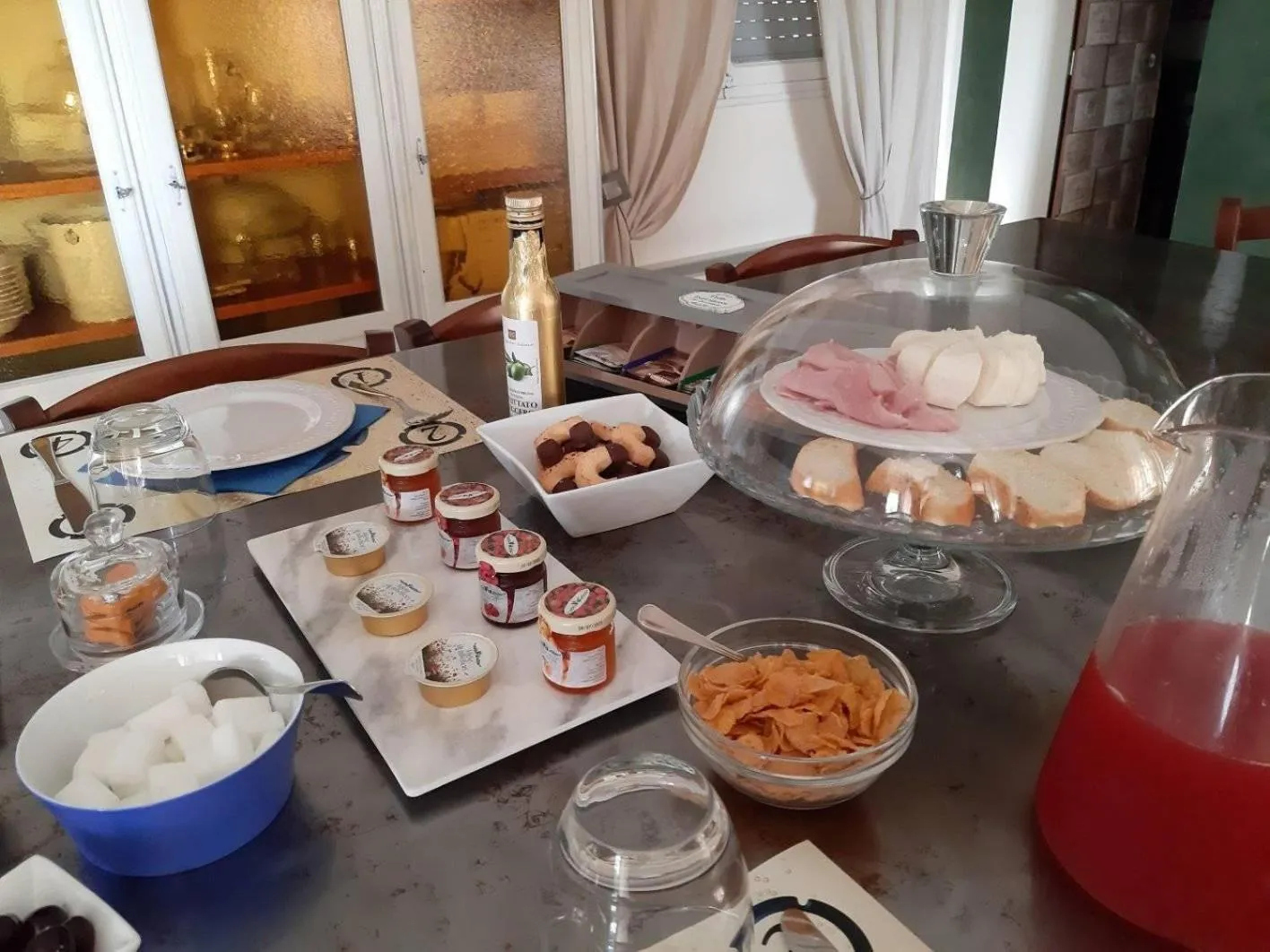 Food and drinks in Maison Petit Perlage B&B and Champagne