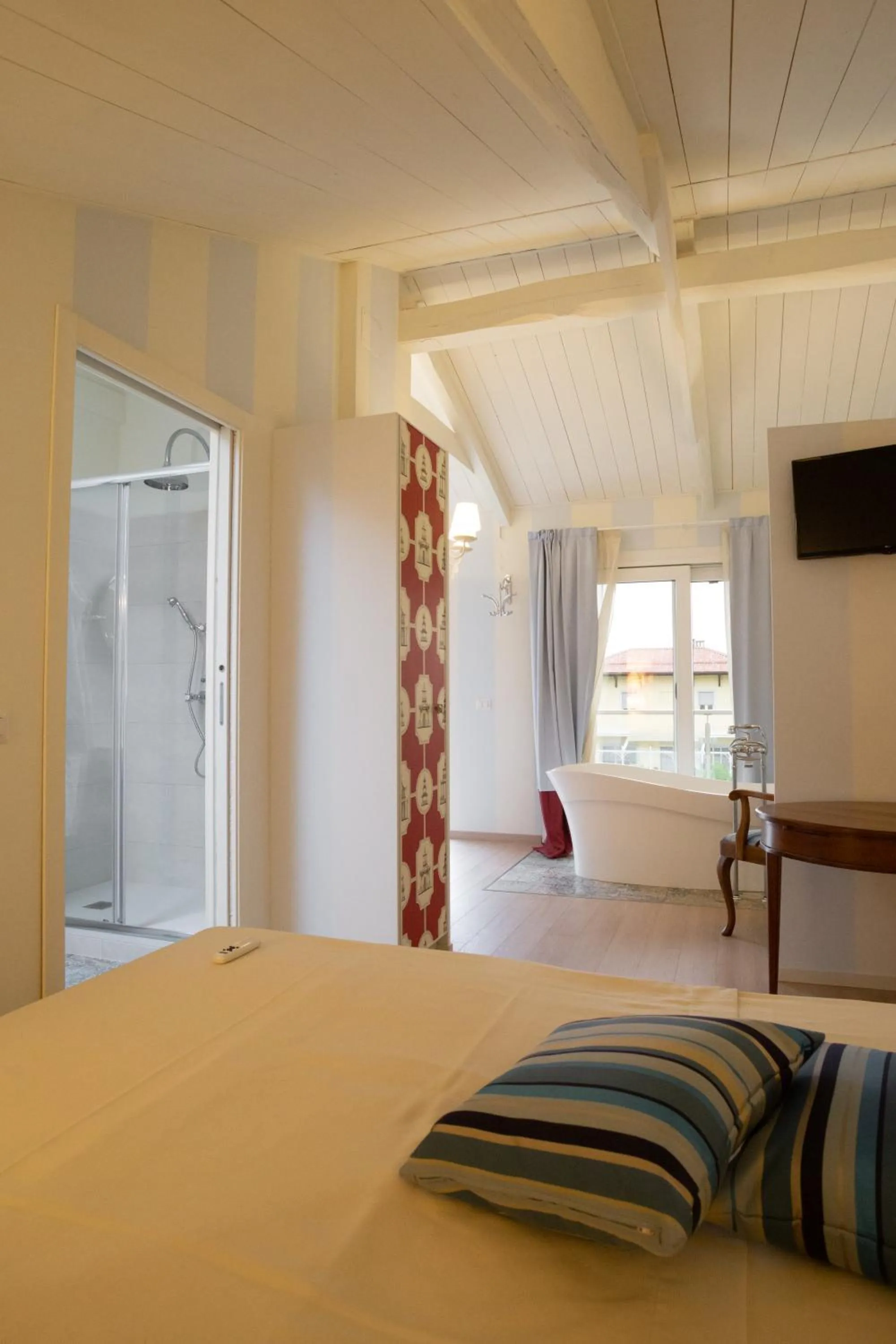 Bed in Maison Petit Perlage B&B and Champagne