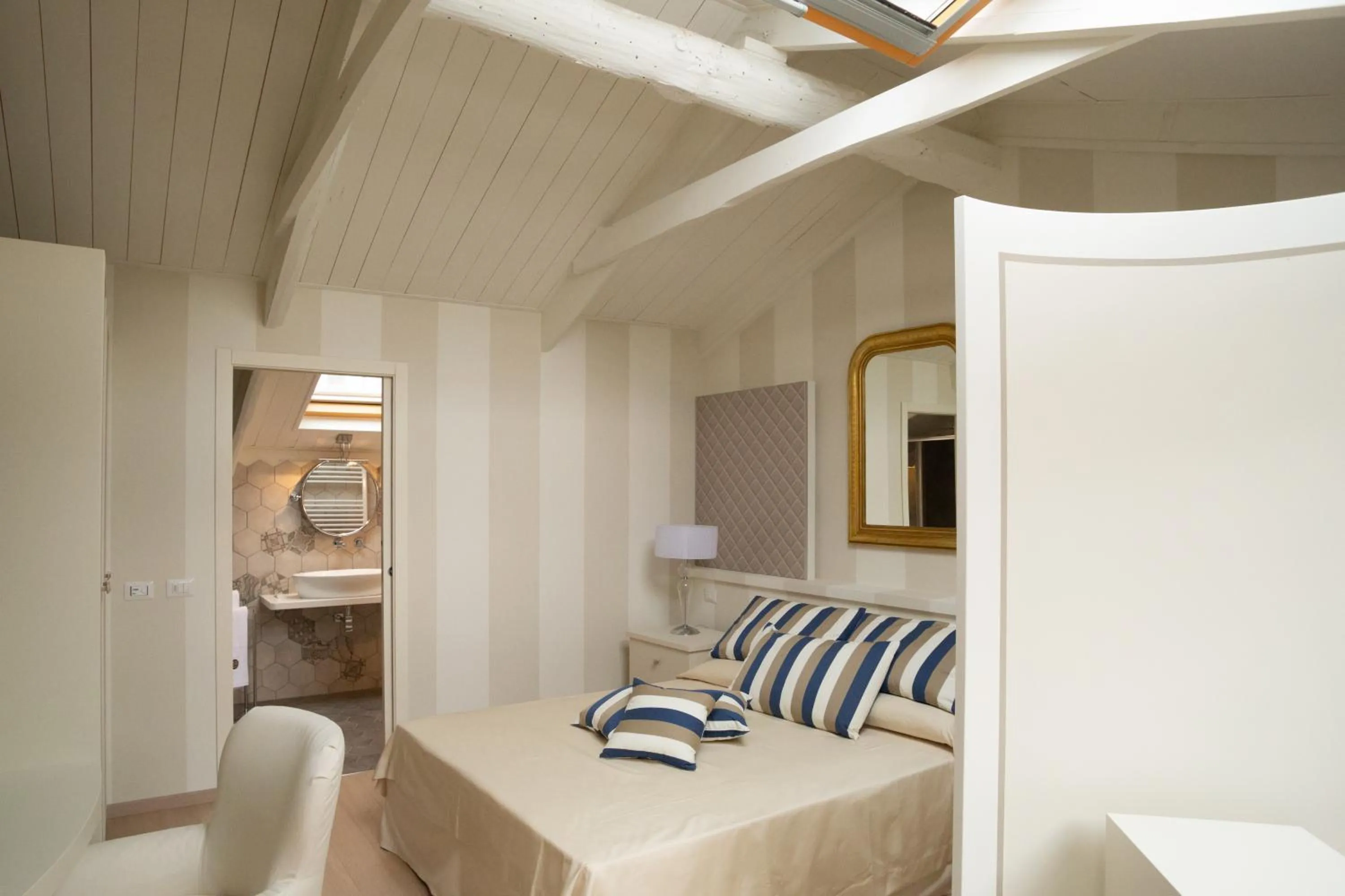 Bed in Maison Petit Perlage B&B and Champagne