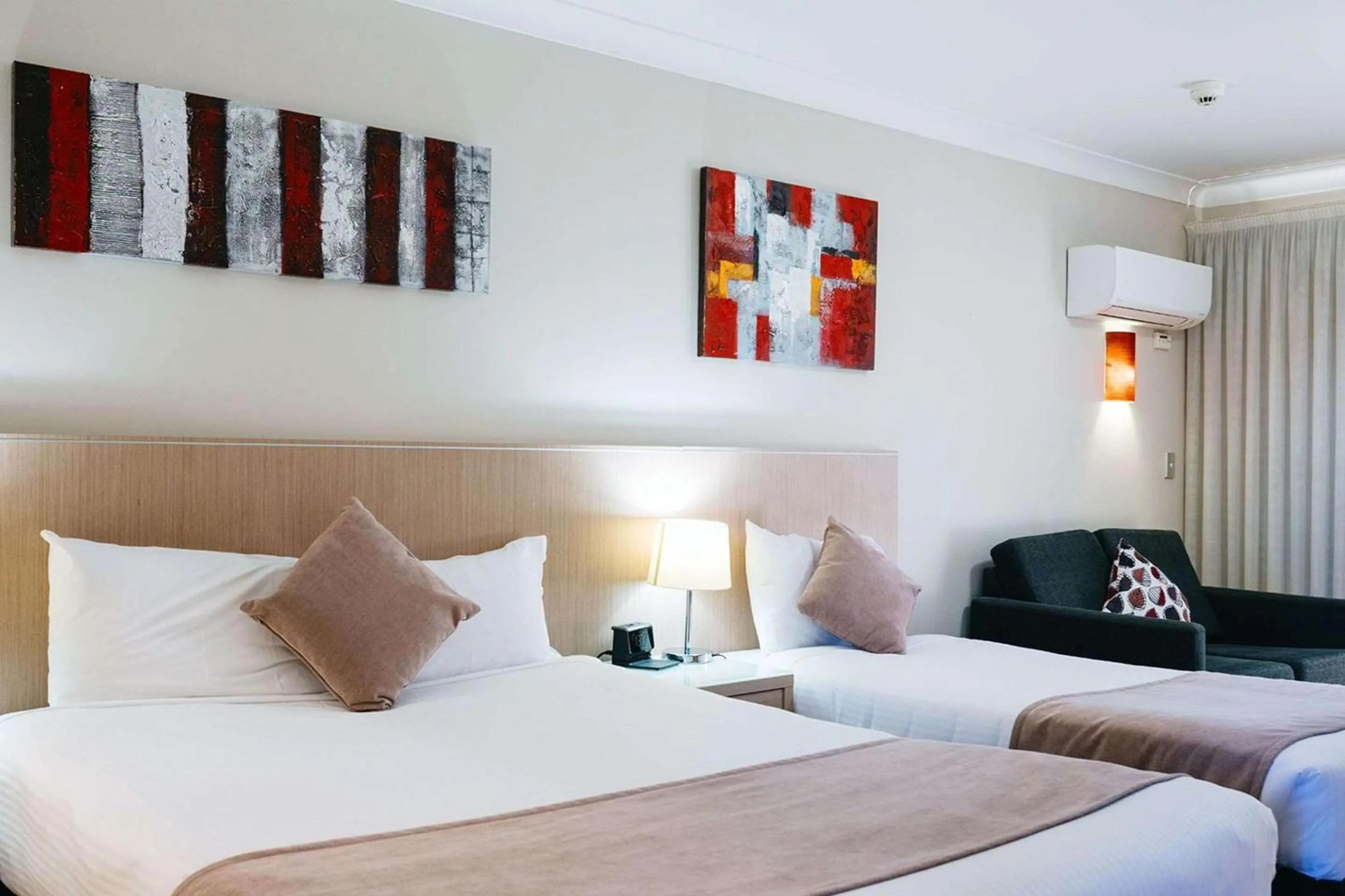 Bedroom, Bed in Quality Hotel City Centre