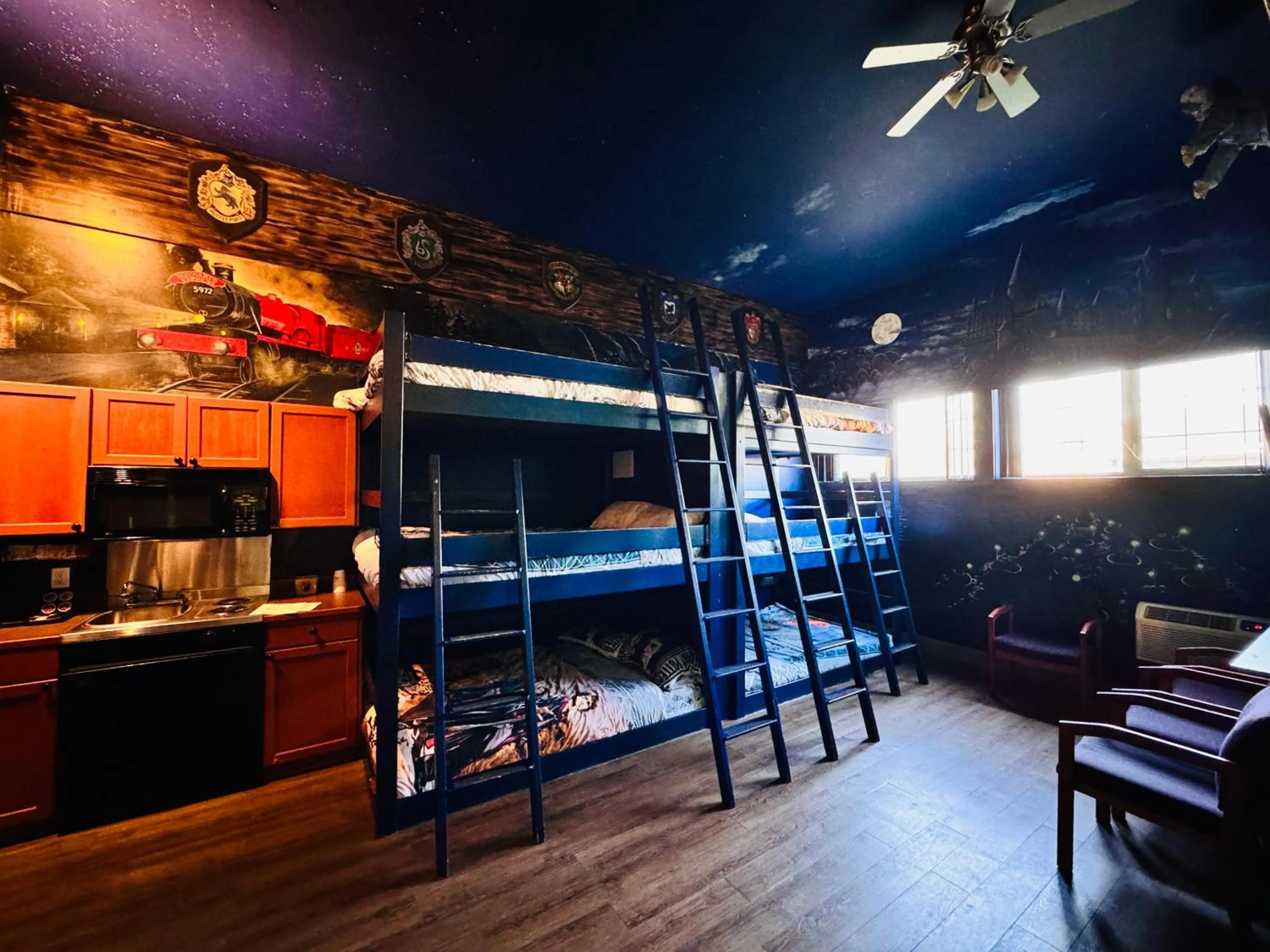 Photo of the whole room, Bed in Super 8 by Wyndham Castlegar BC