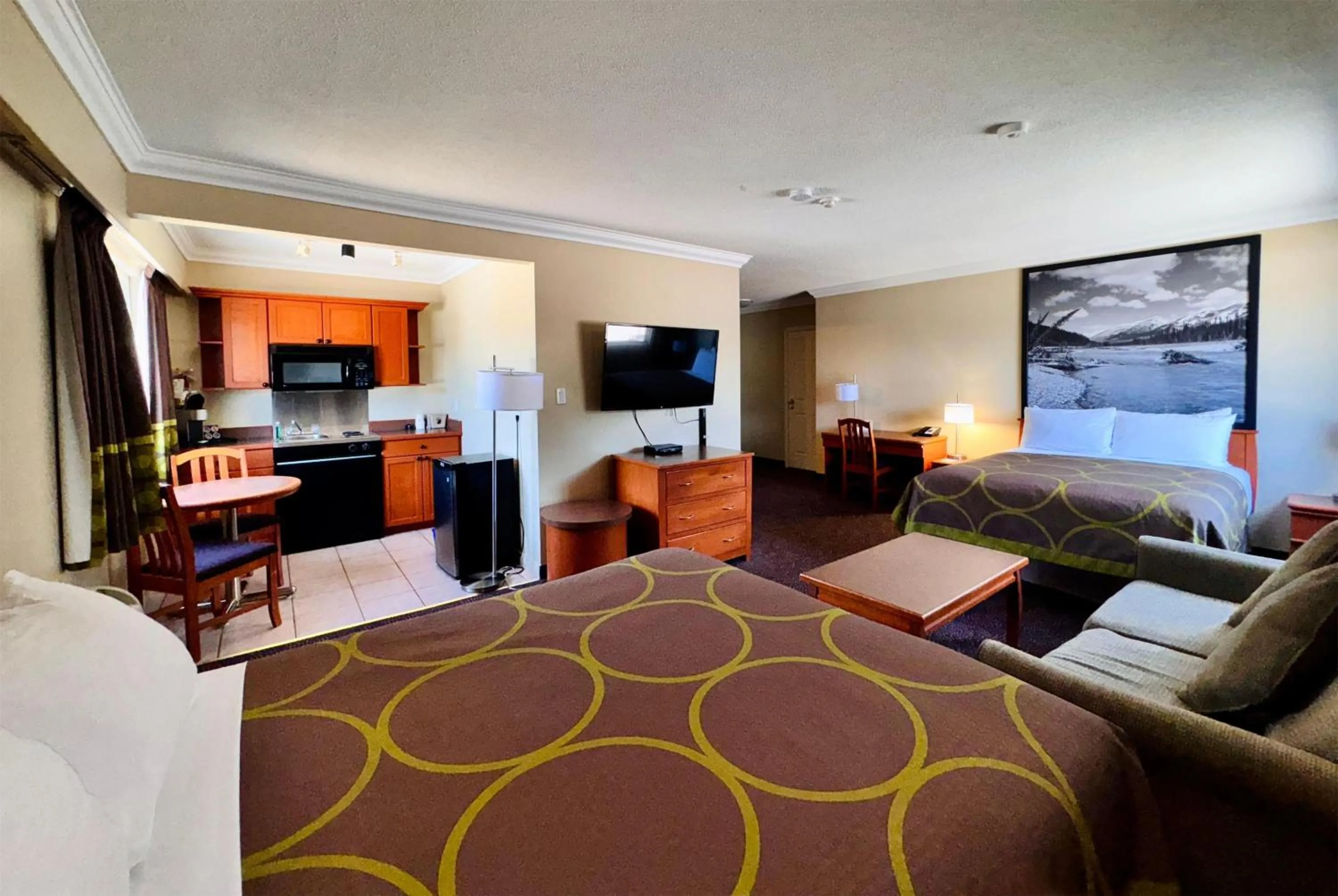 Photo of the whole room in Super 8 by Wyndham Castlegar BC