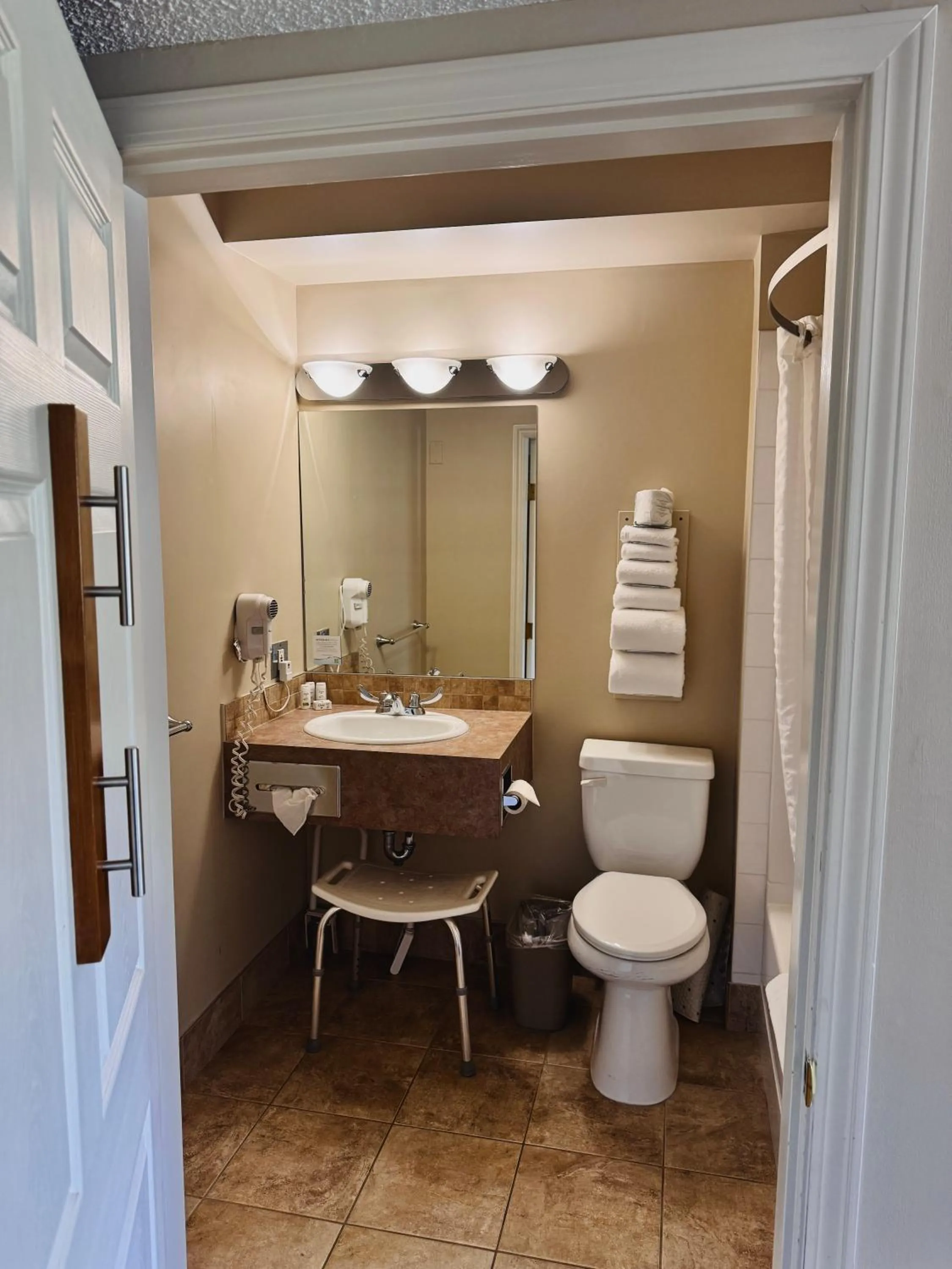 Toilet in Super 8 by Wyndham Castlegar BC