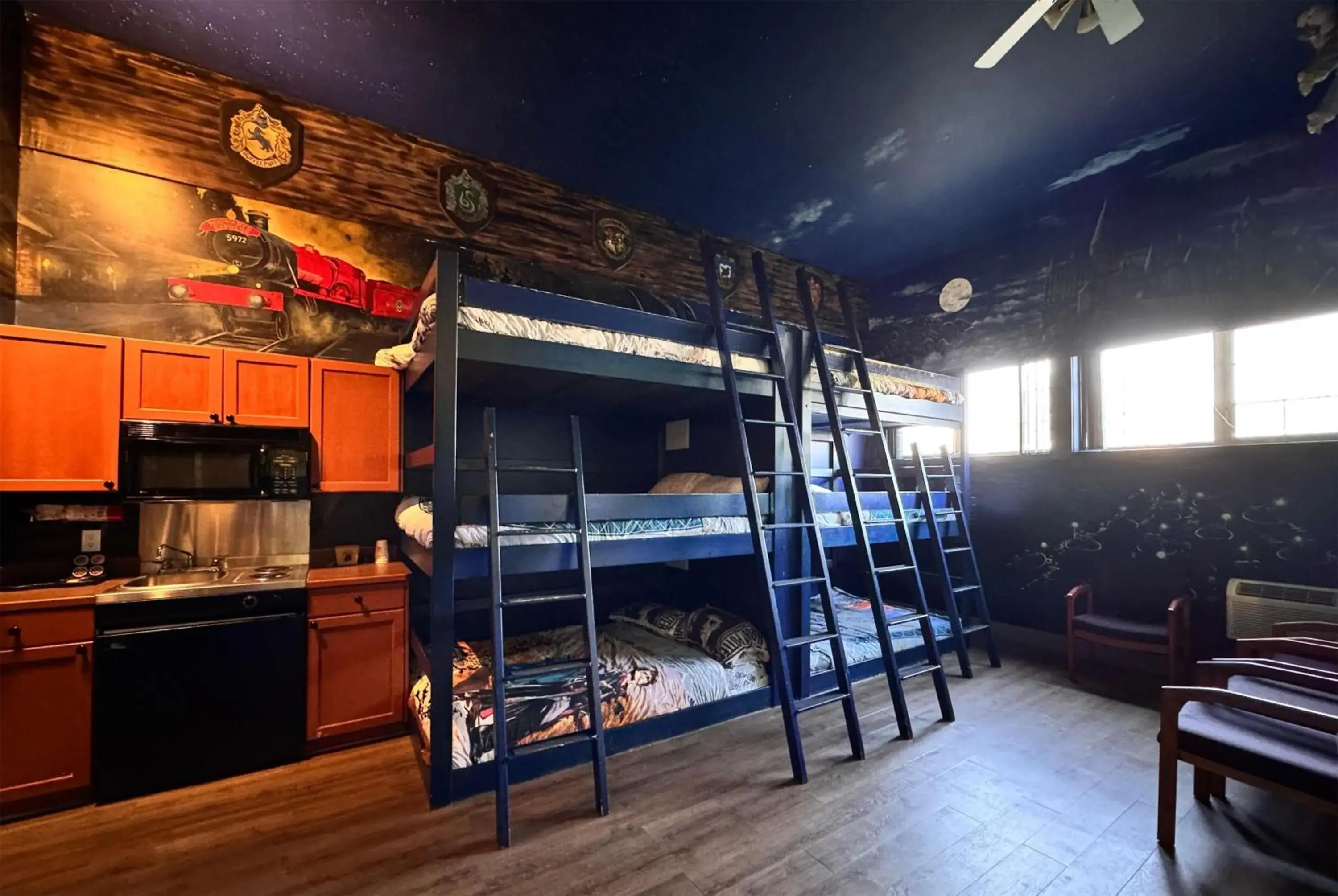 Photo of the whole room, Bed in Super 8 by Wyndham Castlegar BC Photo of the whole room, Bed in Super 8 by Wyndham Castlegar BC