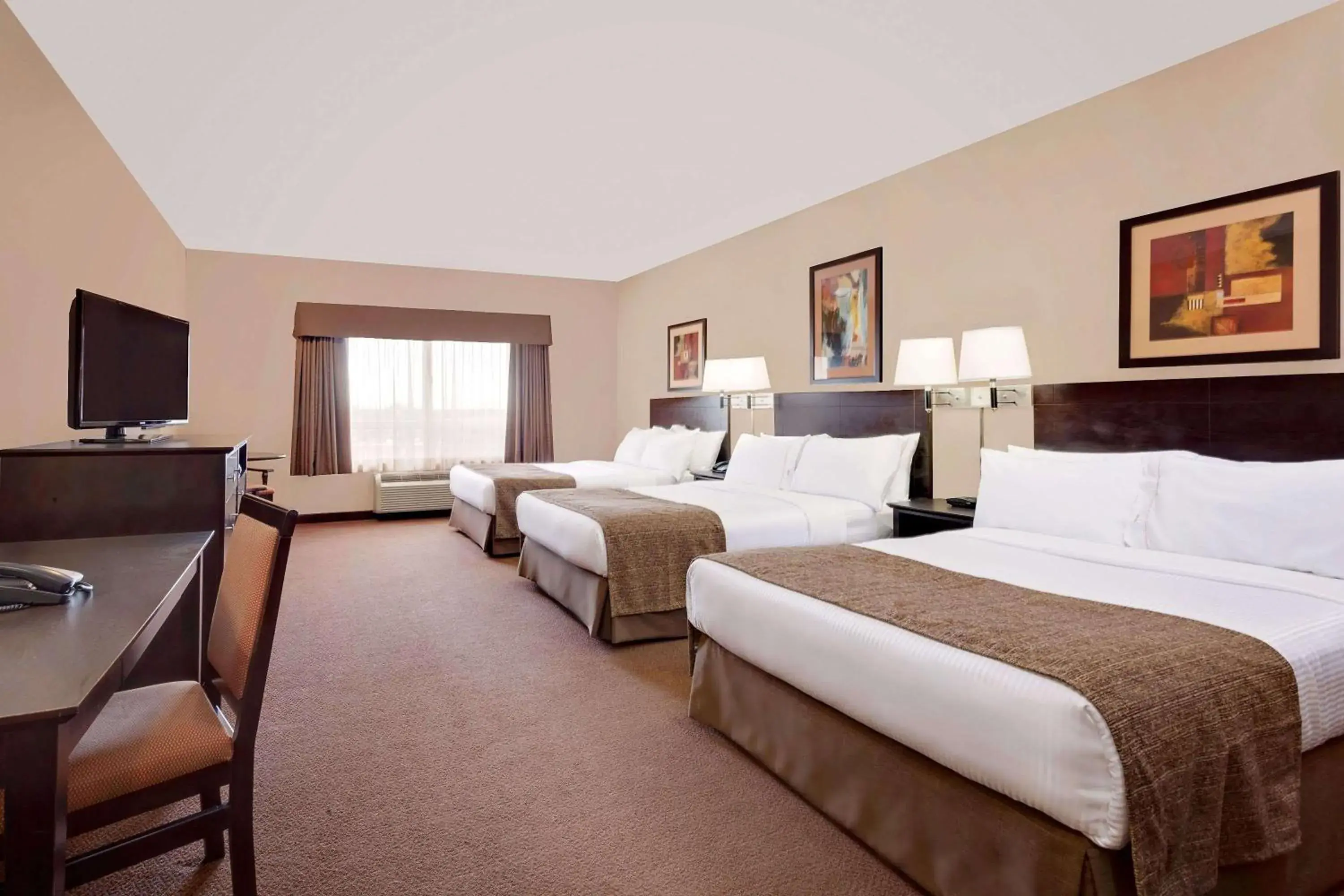 Photo of the whole room, Bed in Ramada by Wyndham Stettler Photo of the whole room, Bed in Ramada by Wyndham Stettler