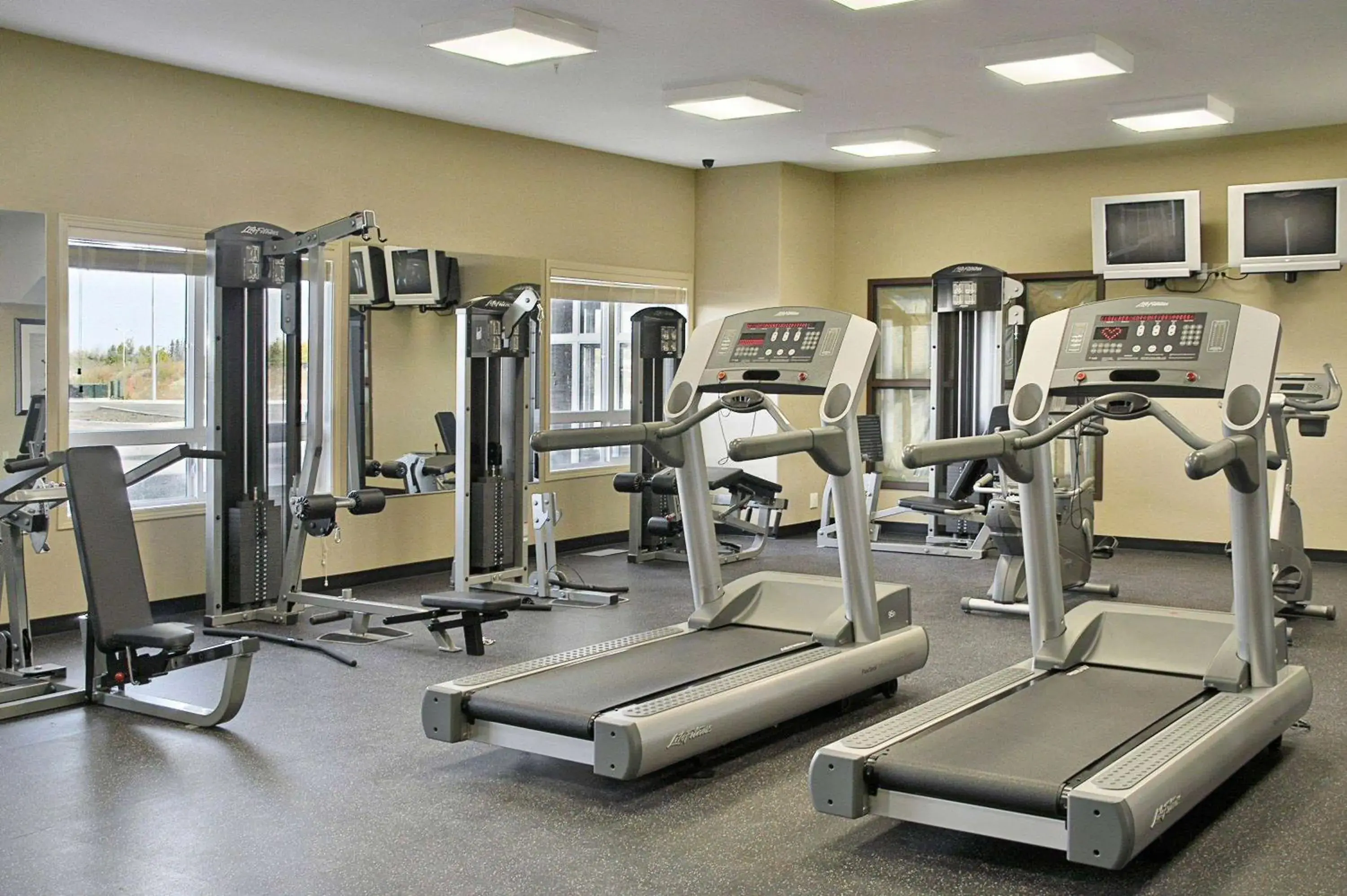 Fitness centre/facilities in Ramada by Wyndham Stettler Fitness centre/facilities in Ramada by Wyndham Stettler