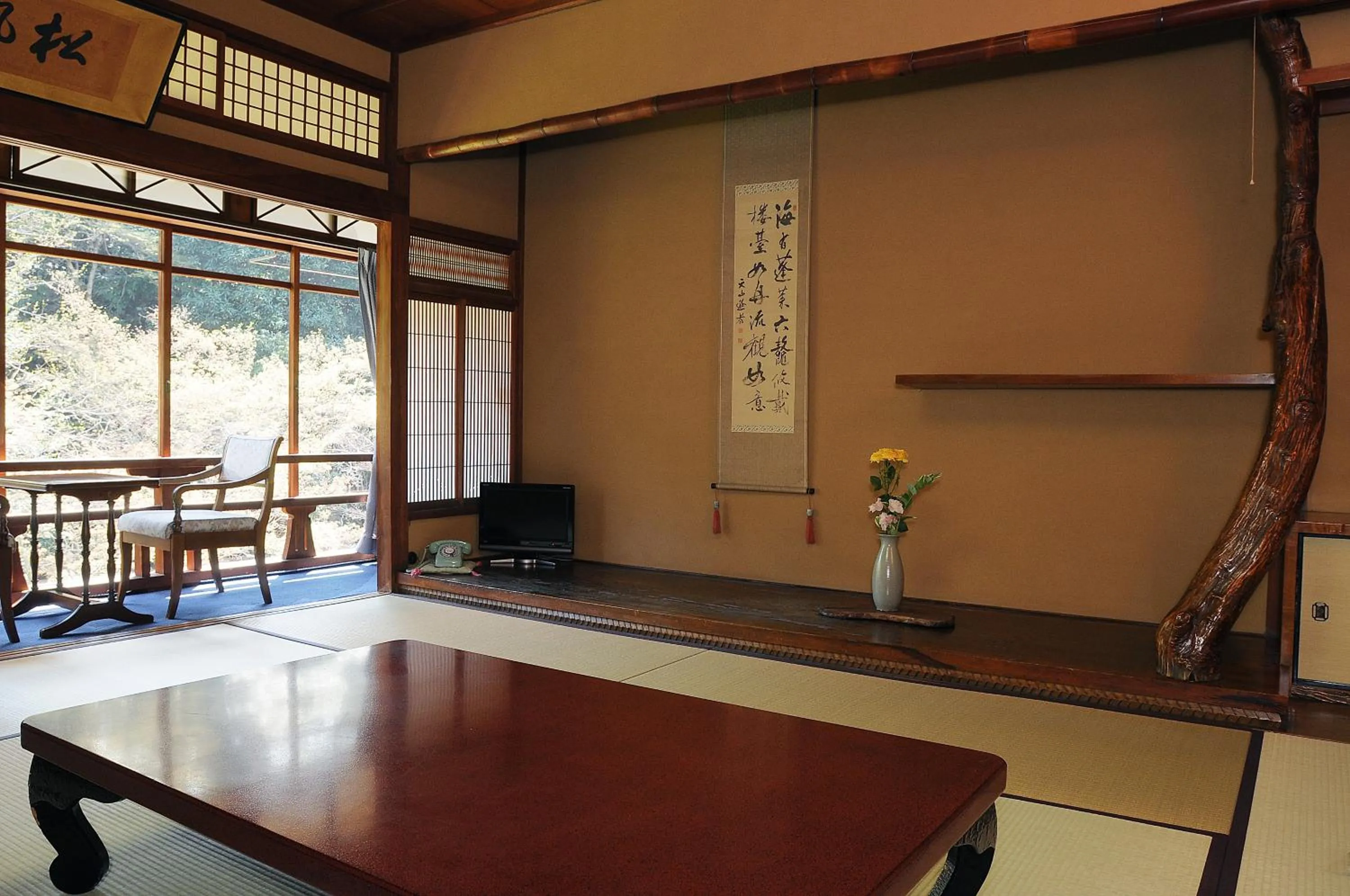 Photo of the whole room in Iwaso