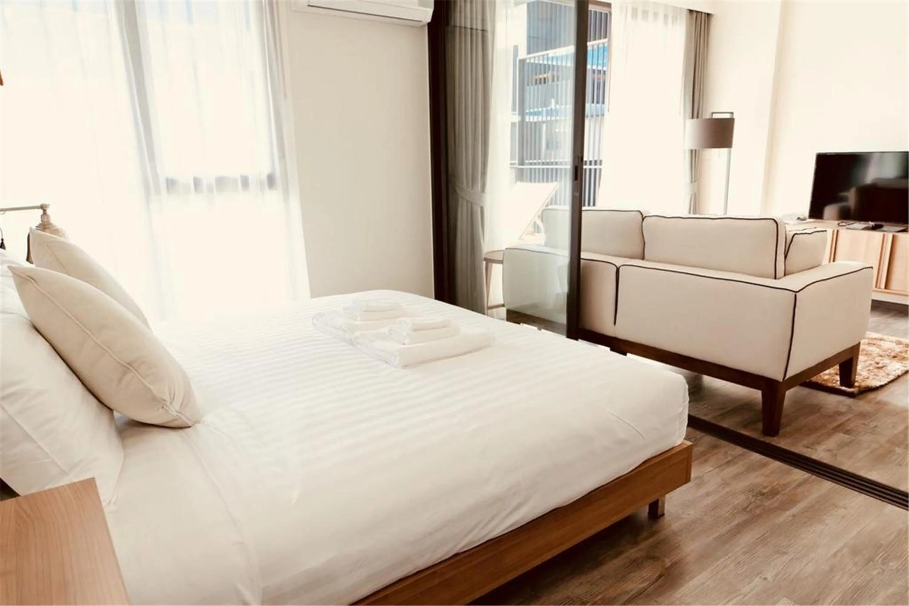 Bed in The Deck Patong by VIP