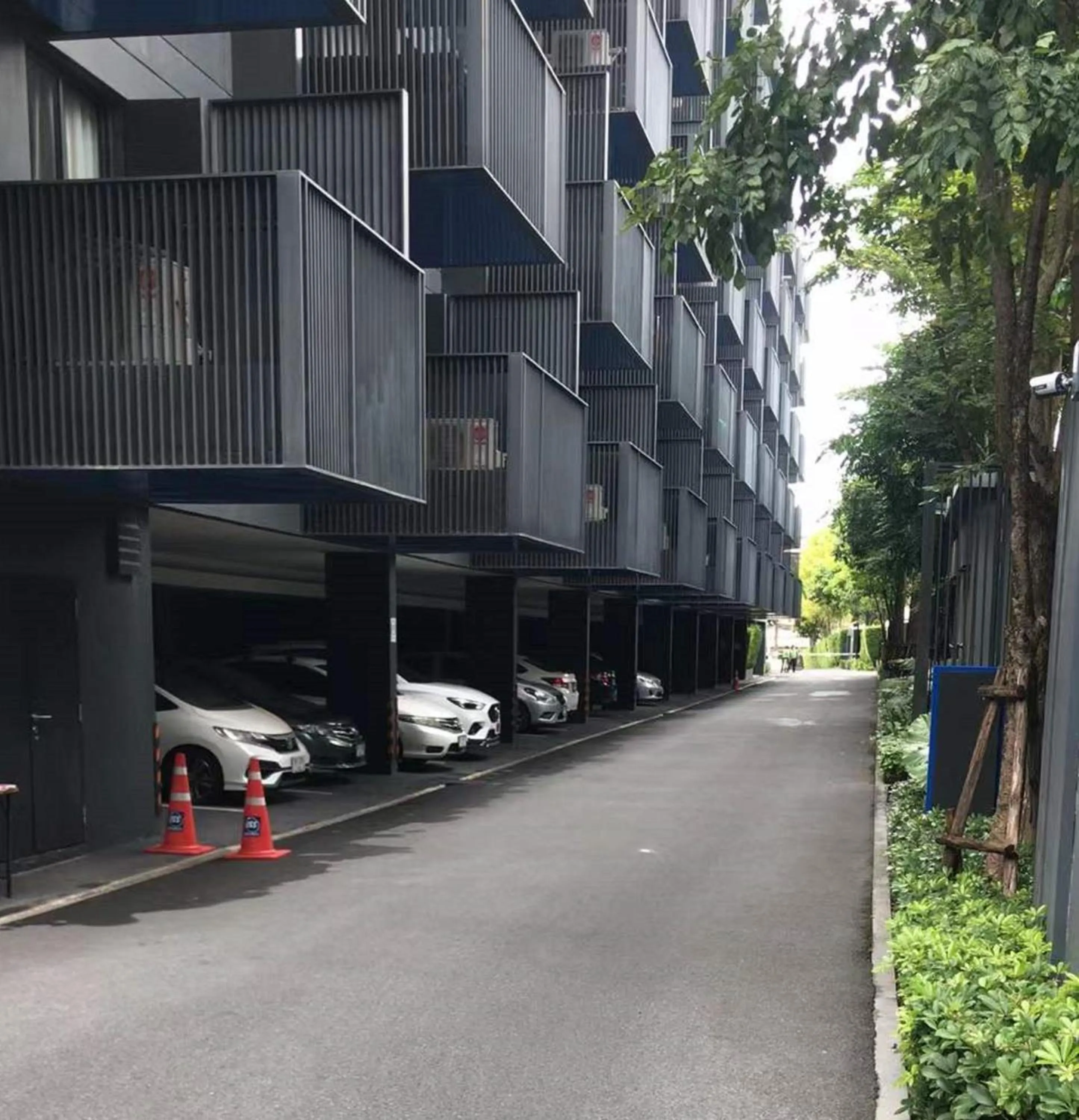 Parking in The Deck Patong by VIP