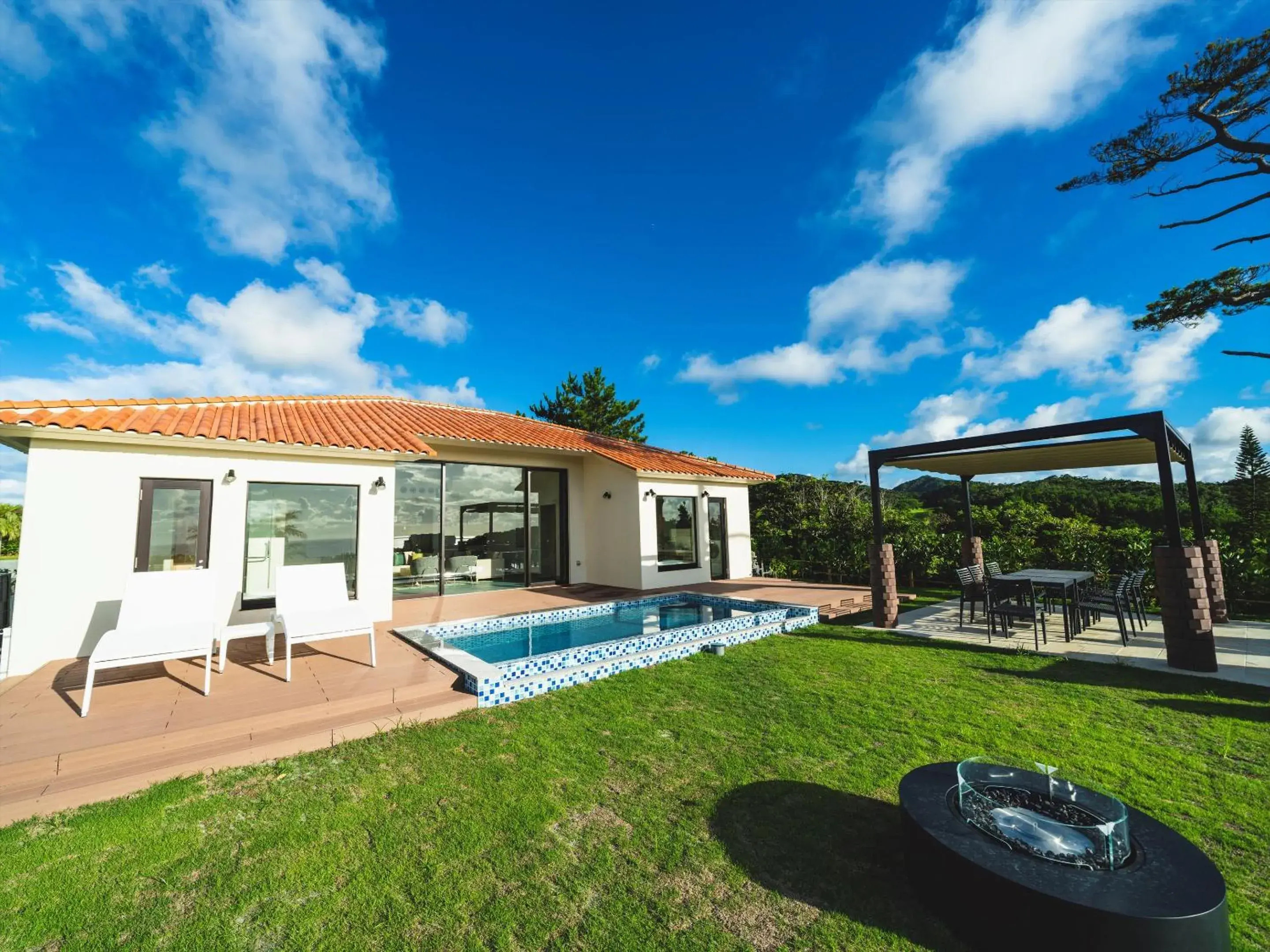 Property building in Kanehide Kise Country Club Property building in Kanehide Kise Country Club