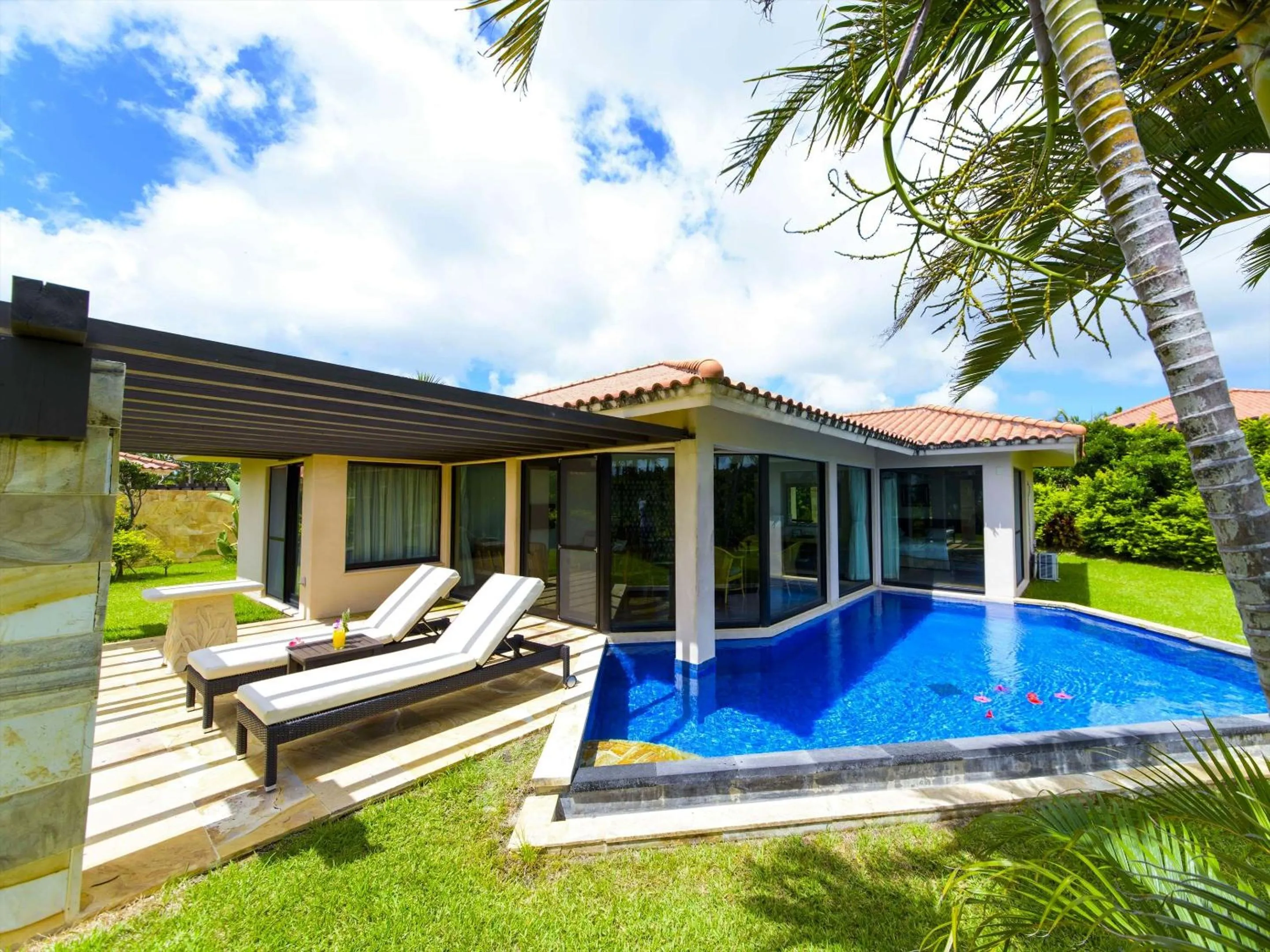 Property building in Kanehide Kise Country Club