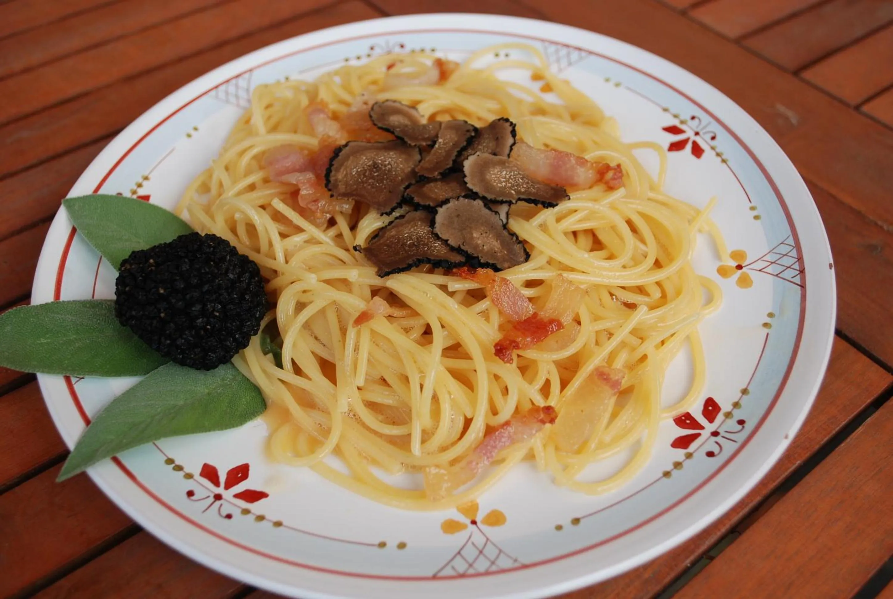 Property building, Food in Romantica Pucci