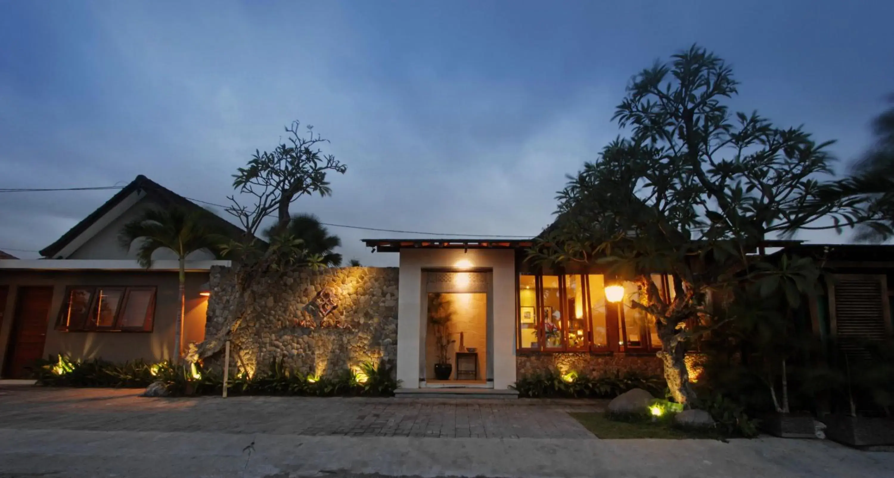 Facade/entrance in Uma Karan Facade/entrance in Uma Karan