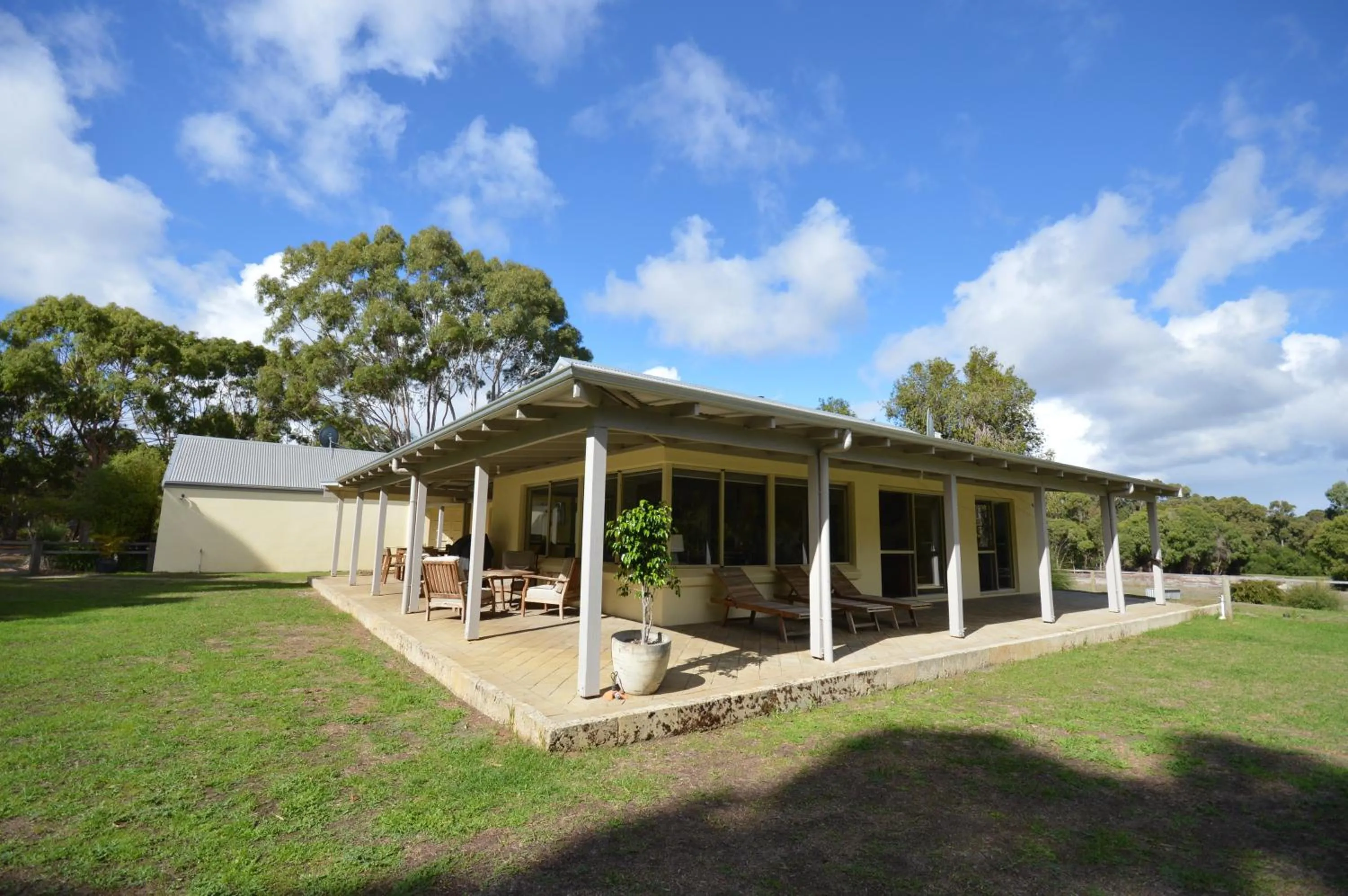 Property building in Acacia Chalets Margaret River
