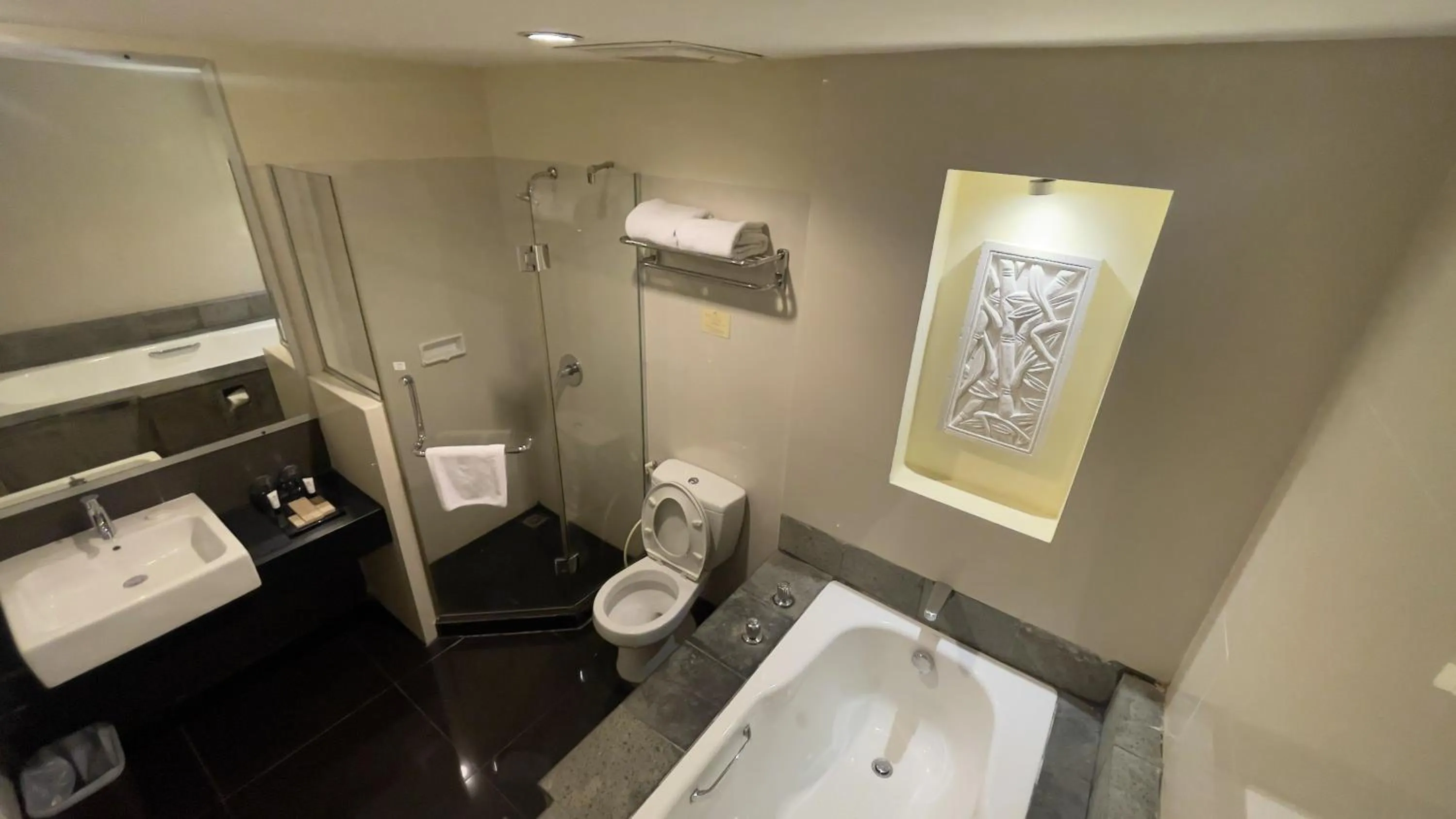 Toilet in Harmoni One Convention Hotel and Service Apartments