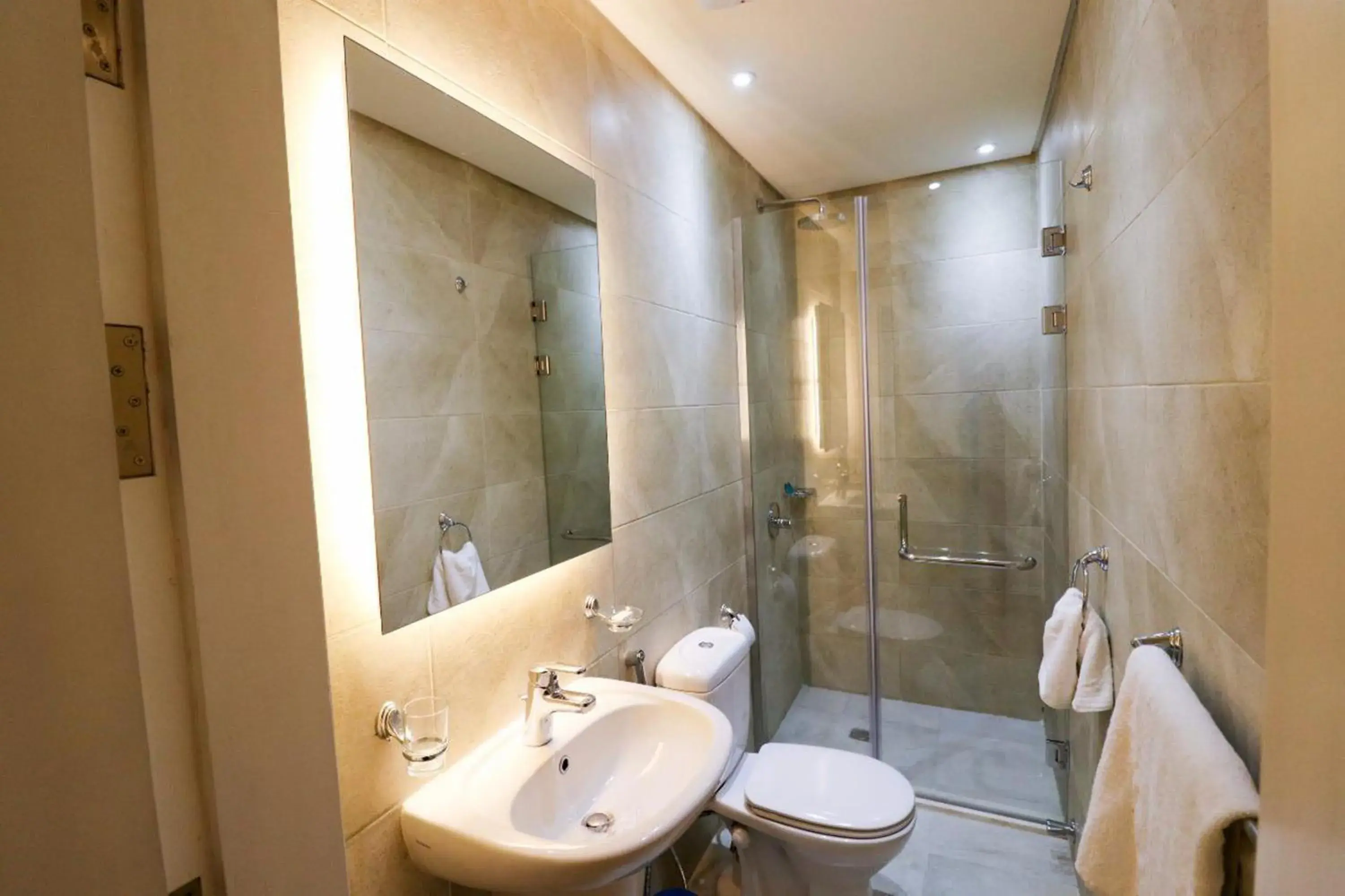 Standard Twin Room in Miramar Downtown Tahrir Square Standard Twin Room in Miramar Downtown Tahrir Square