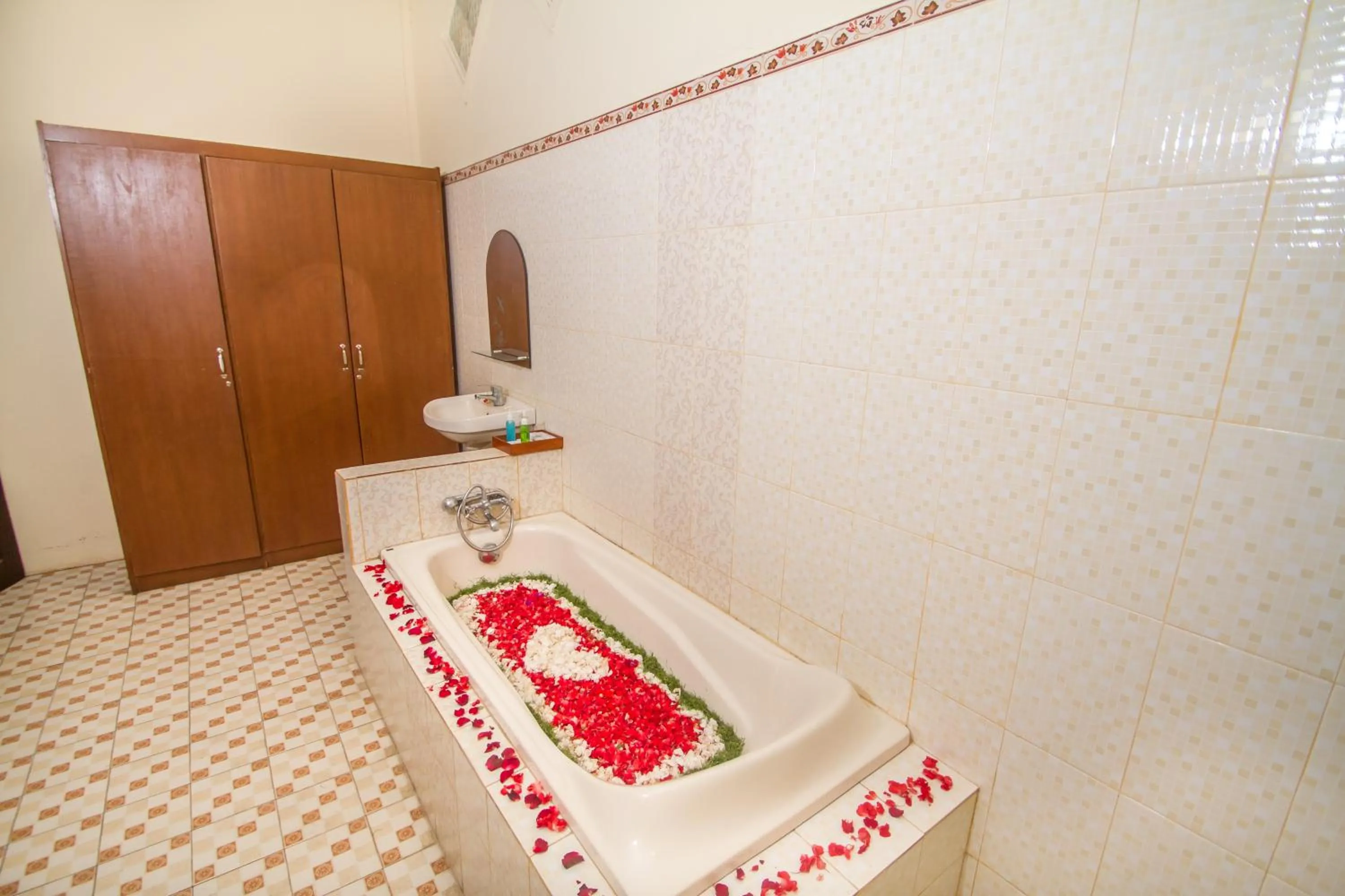 Bathroom in Adi Jaya Cottages Ubud Suites by EPS - CHSE Certified
