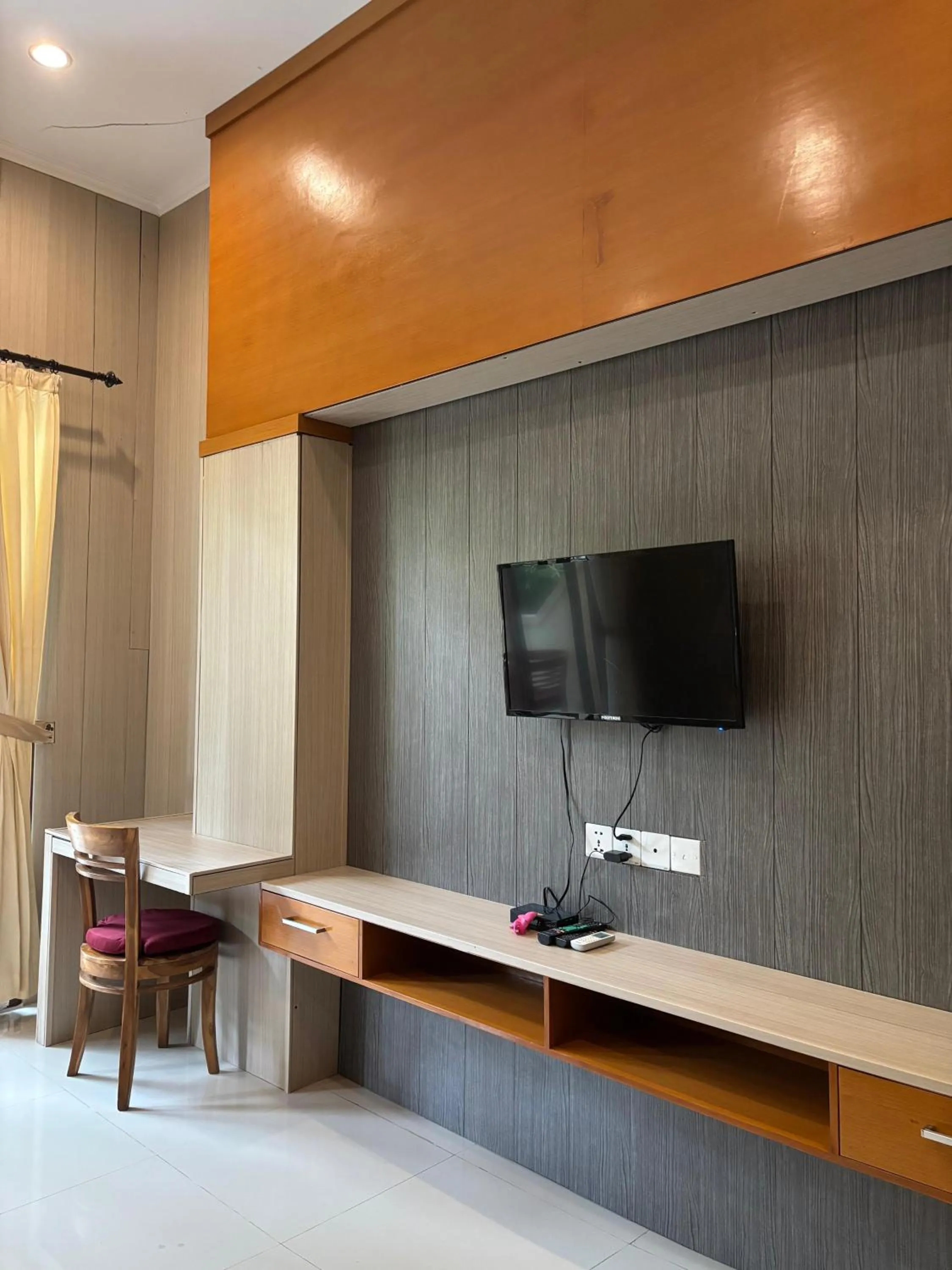 TV and multimedia in Adi Jaya Cottages Ubud Suites by EPS - CHSE Certified