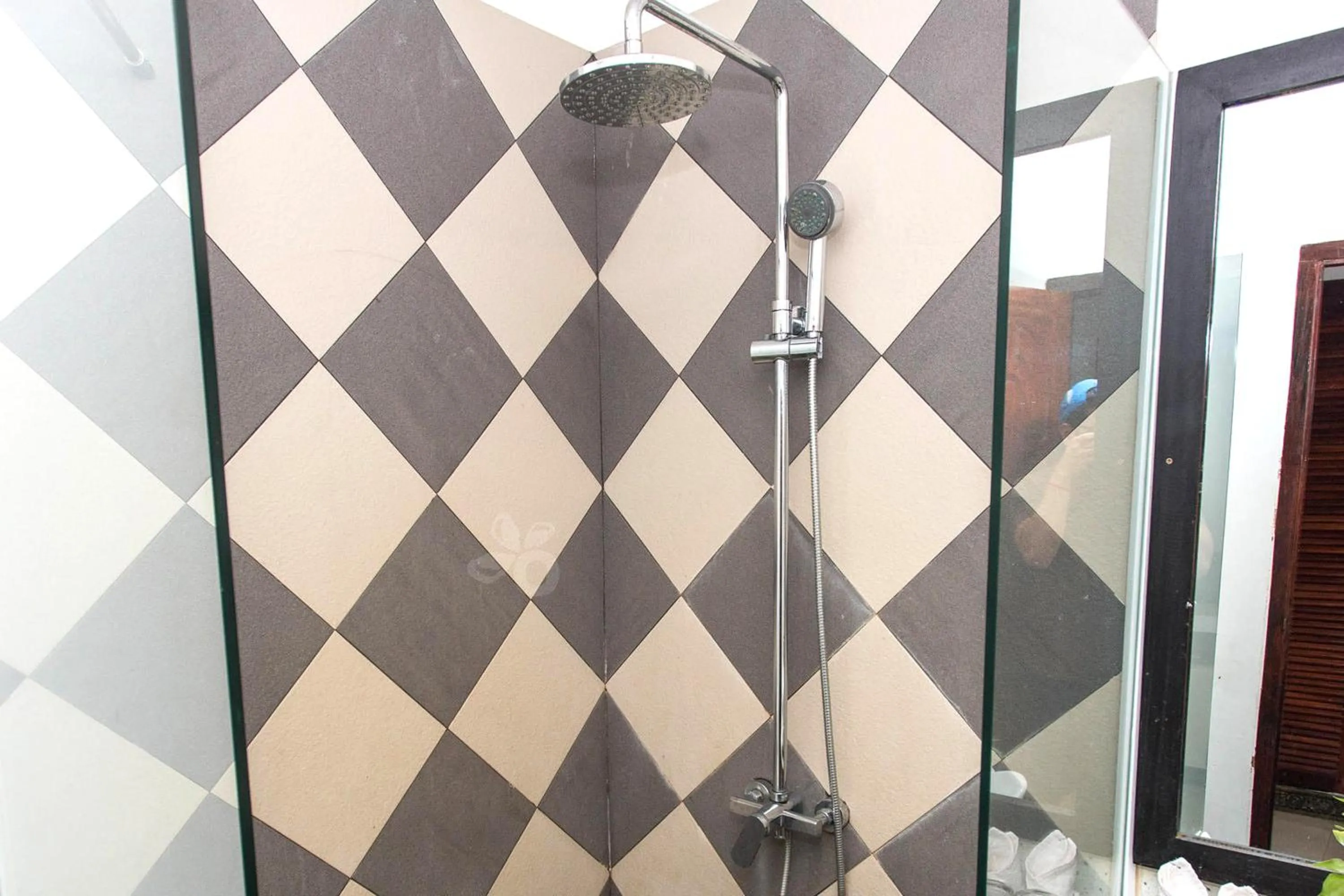 Shower in Apsara Centrepole Hotel