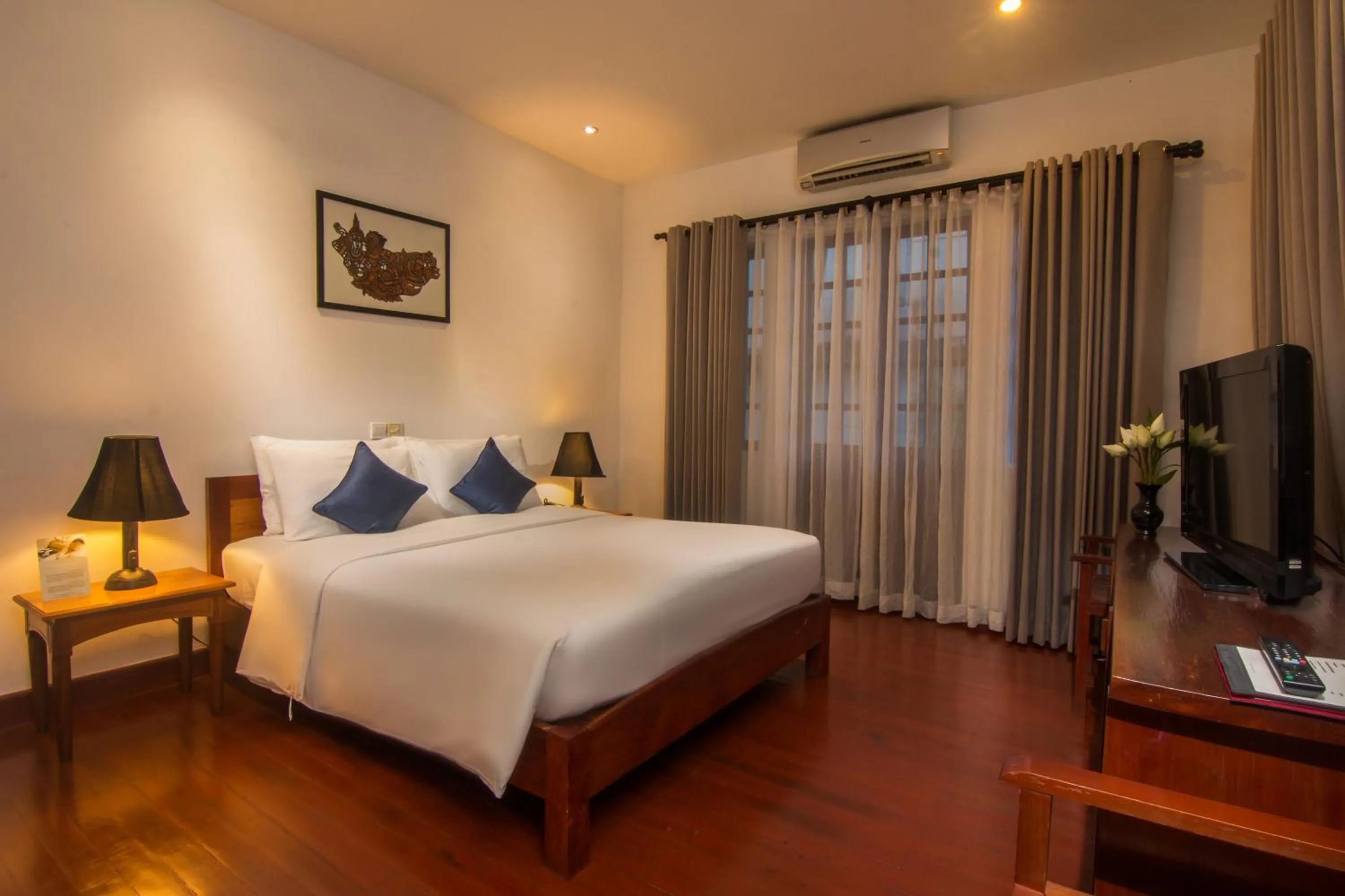 Photo of the whole room, Bed in Apsara Centrepole Hotel