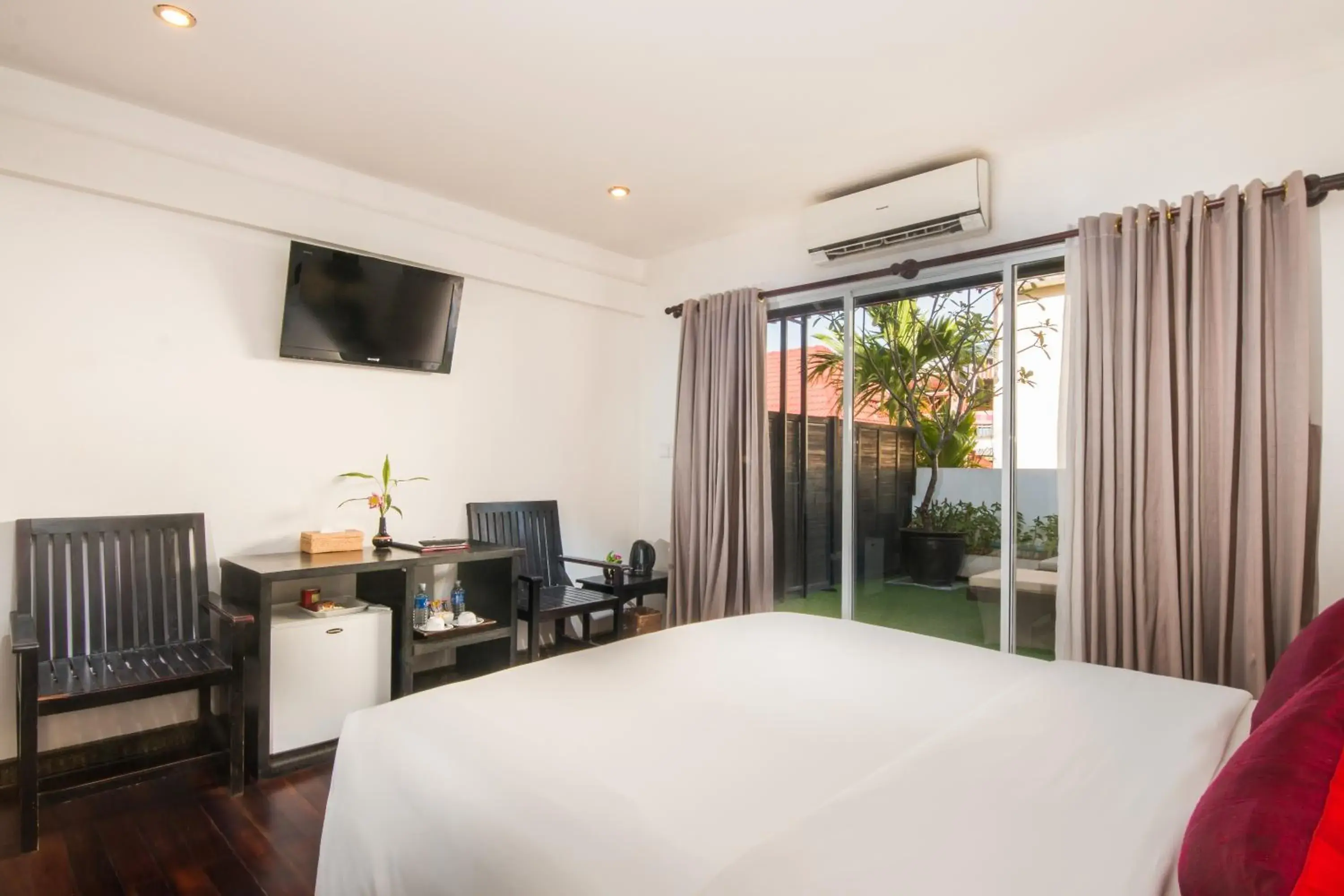 Photo of the whole room, Bed in Apsara Centrepole Hotel Photo of the whole room, Bed in Apsara Centrepole Hotel