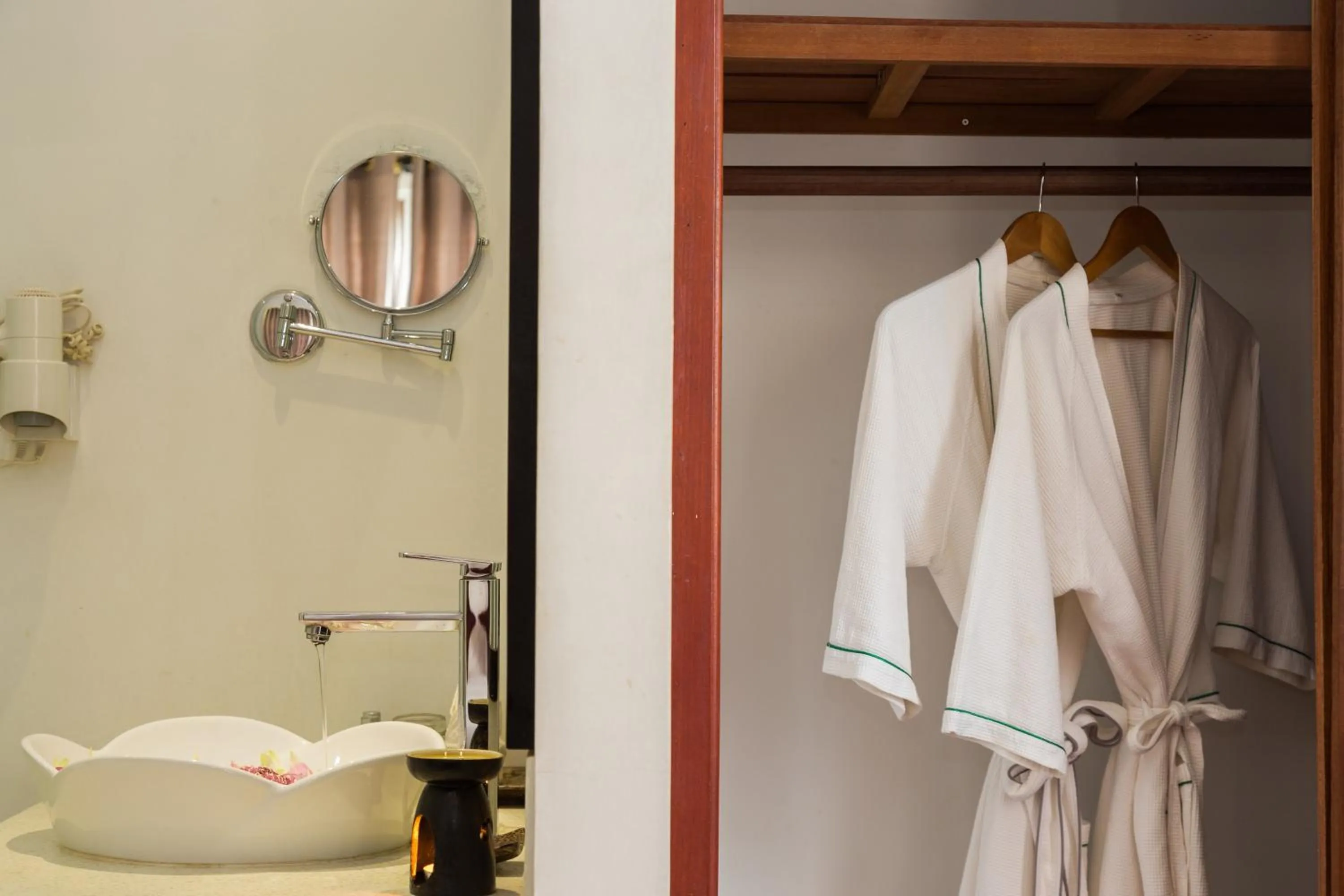 Shower in Apsara Centrepole Hotel