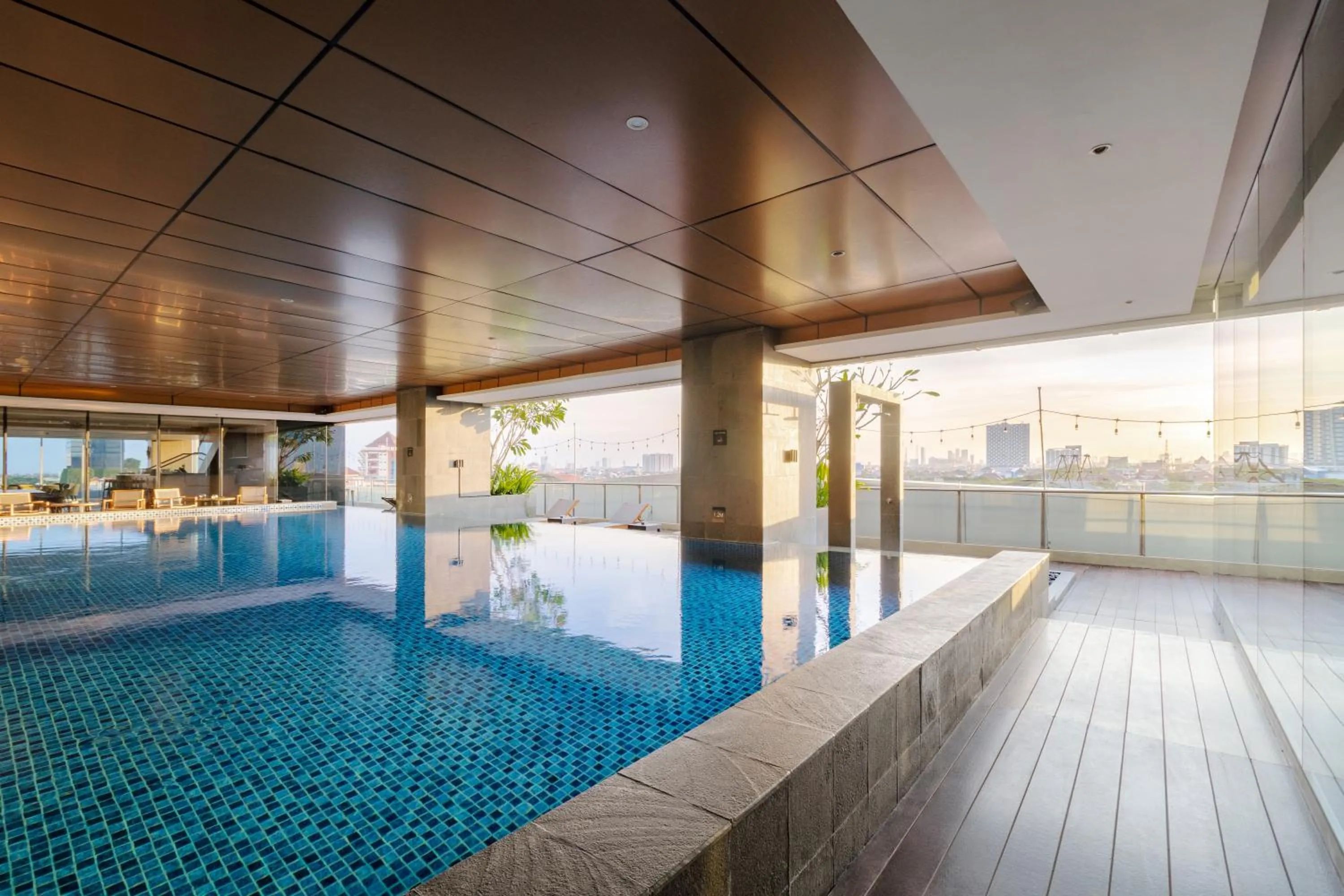 Swimming pool in Oakwood Hotel & Residence Surabaya