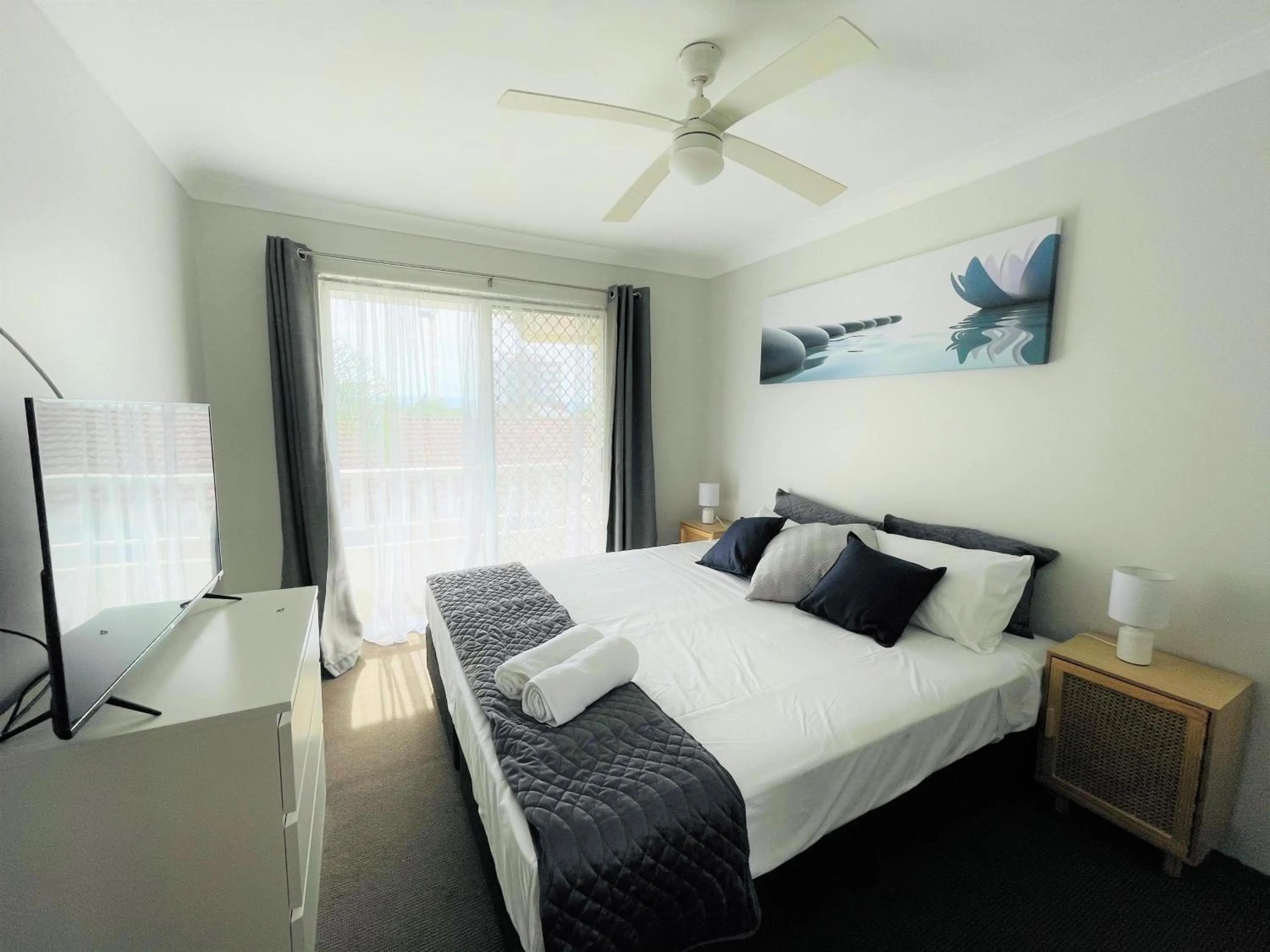 Bed in Surfers Tradewinds