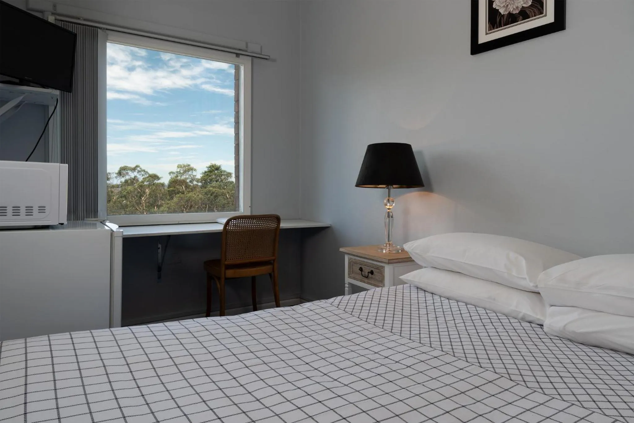 Bed in Blue Mountains Highway Motel