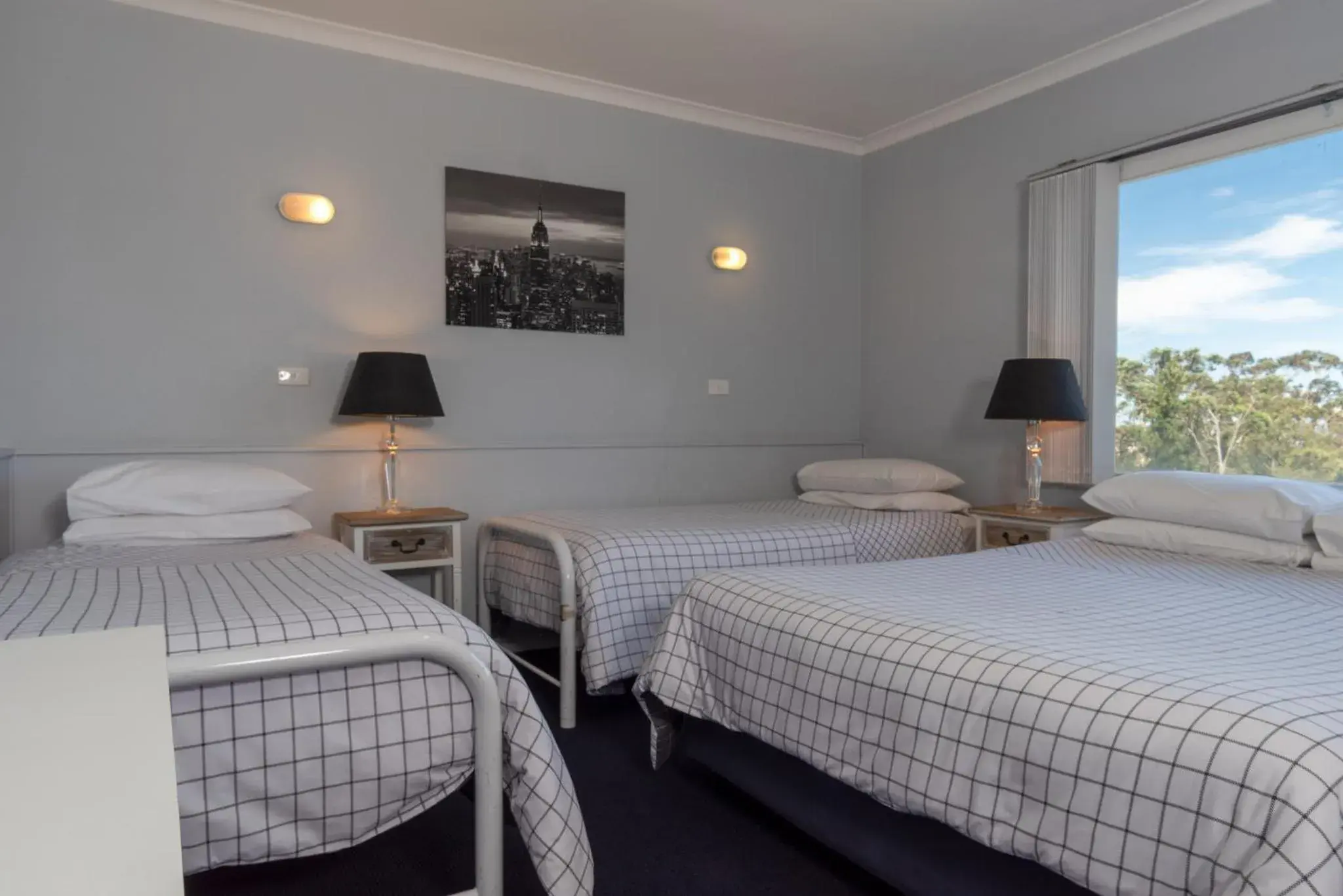 Medium Family Room with Ensuite in Blue Mountains Highway Motel Medium Family Room with Ensuite in Blue Mountains Highway Motel