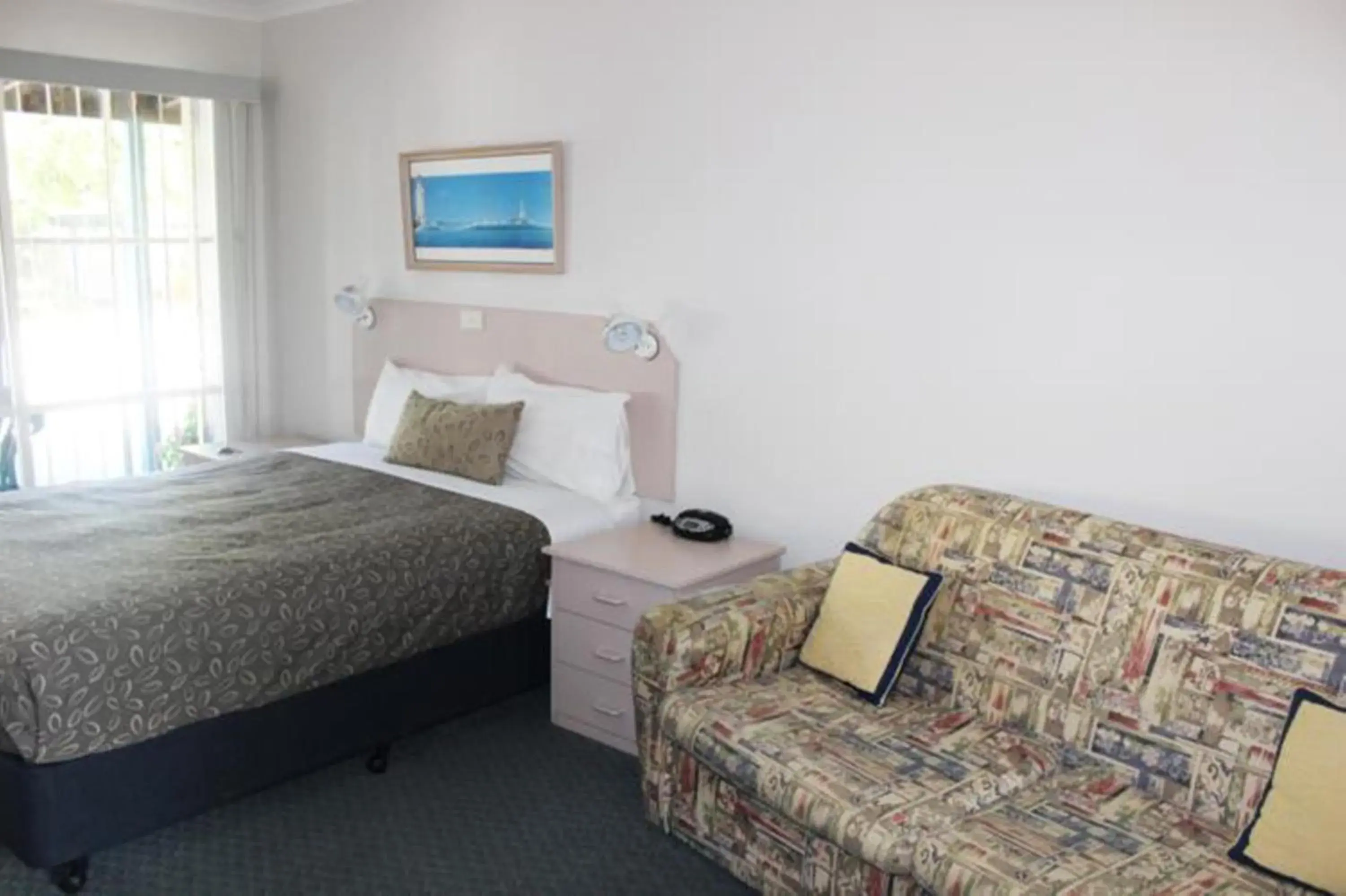 Day, Bed in The Balnarring Motel Day, Bed in The Balnarring Motel