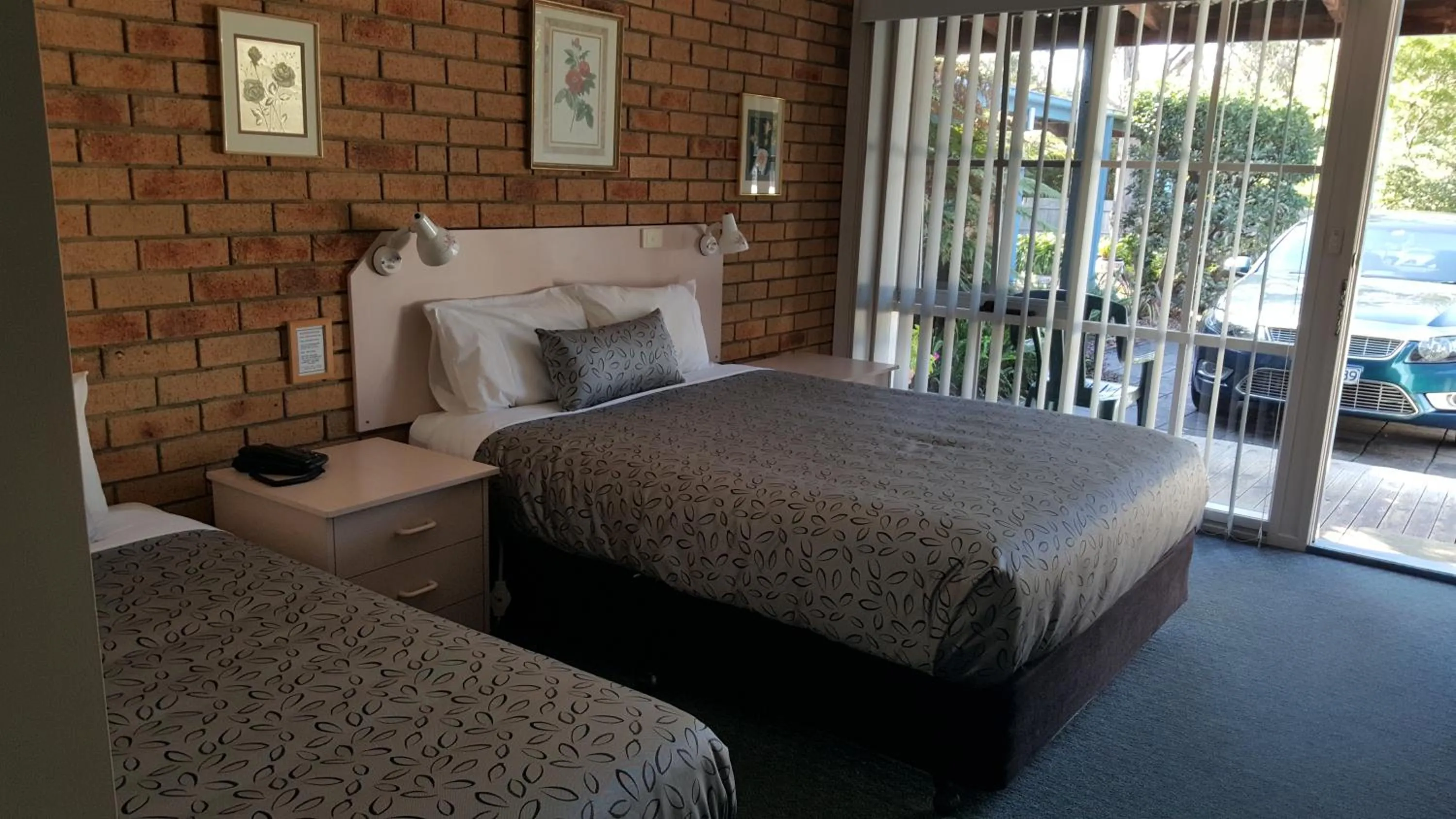 Photo of the whole room, Bed in The Balnarring Motel